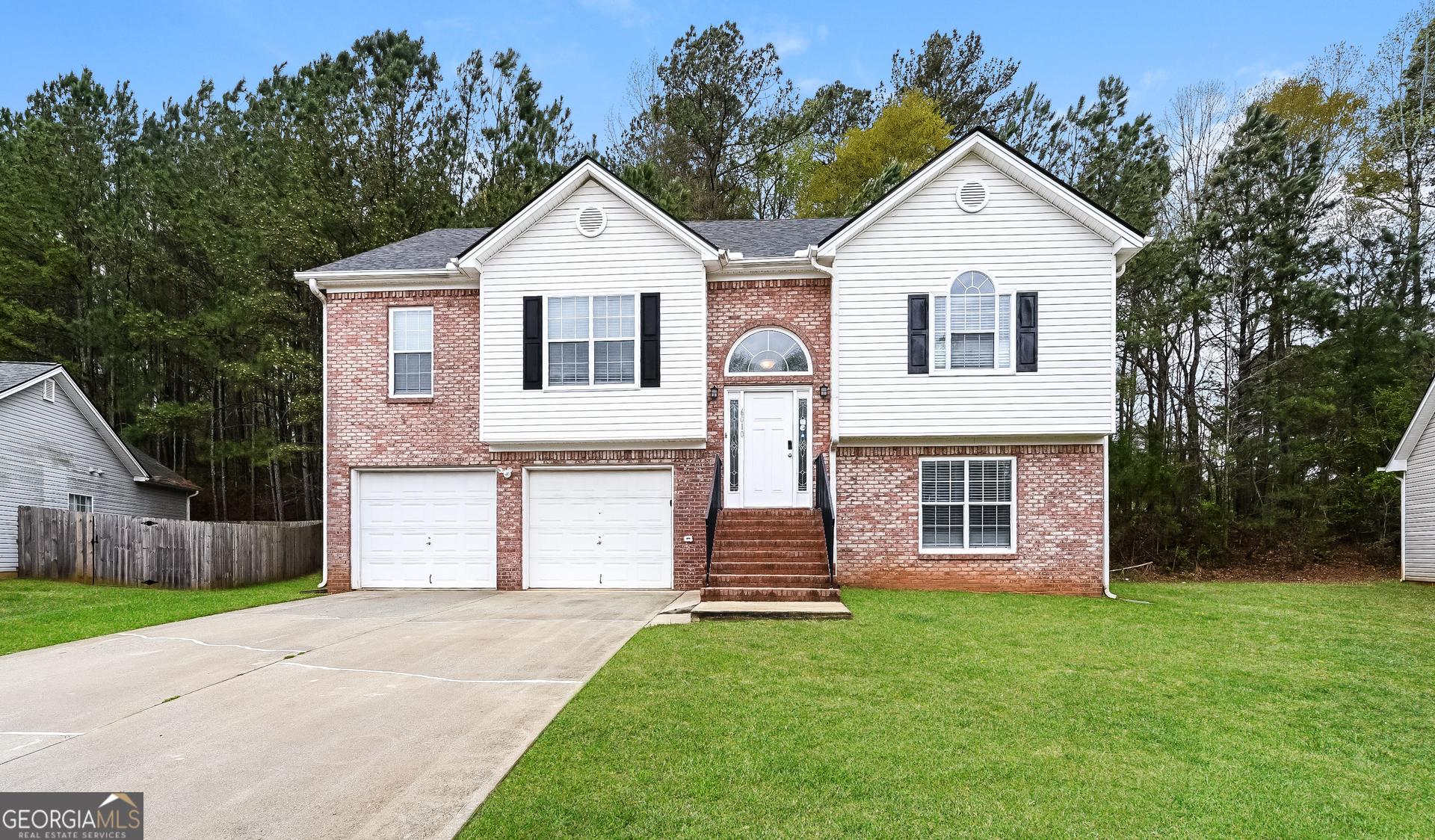 Photo one of 6010 Arbor Links Rd Lithonia GA 30058 | MLS 10274838G