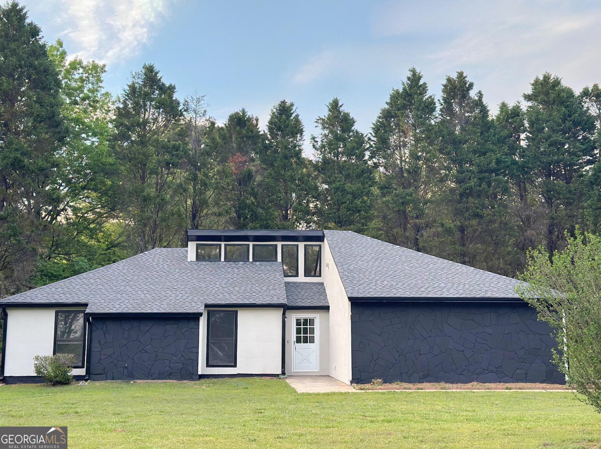 Photo one of 1880 Stanton Way Jonesboro GA 30236 | MLS 10283959G