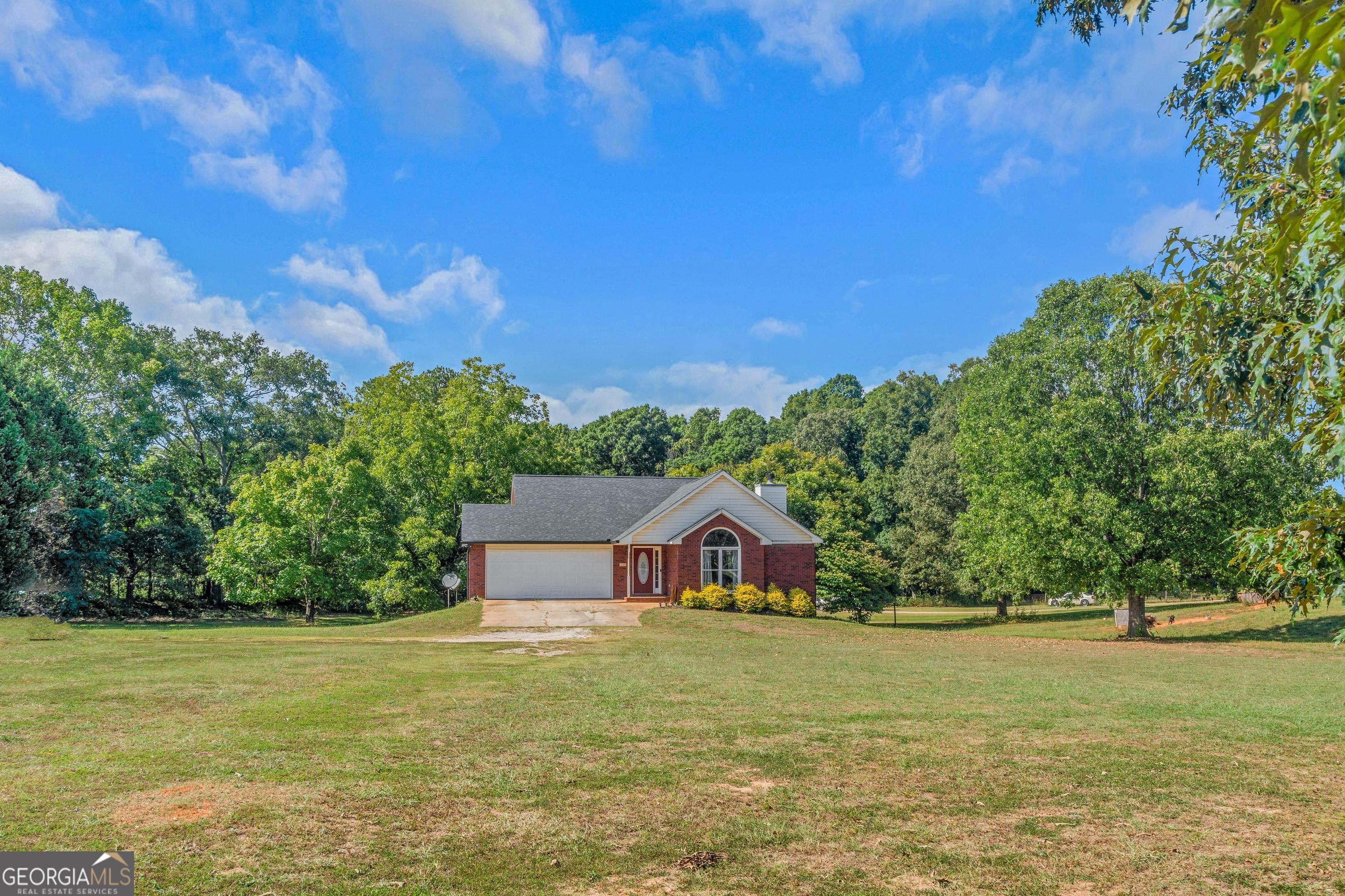 Photo one of 825 S Bethany Rd Locust Grove GA 30248 | MLS 10375246G