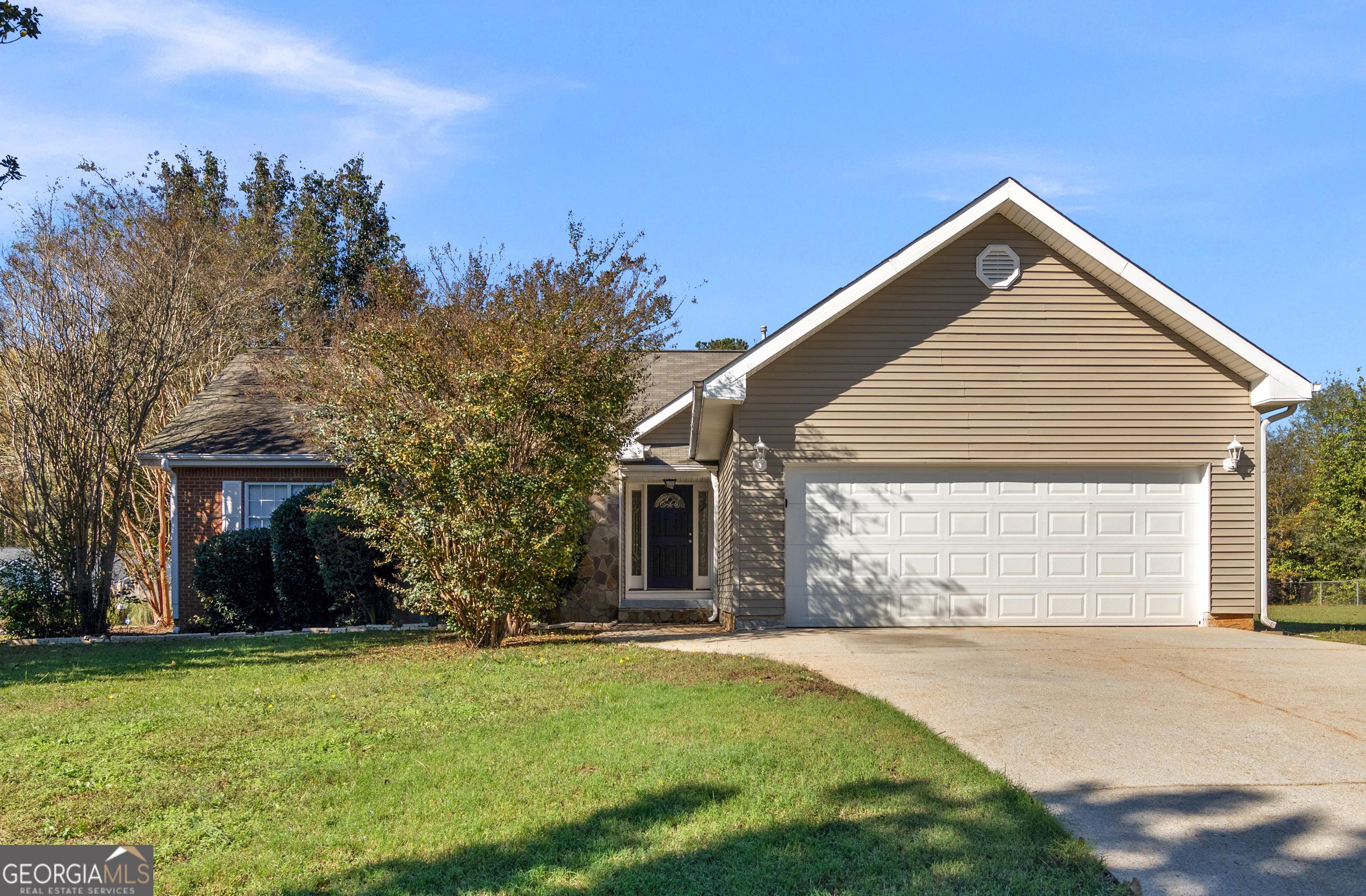 Photo one of 100 Dogwood Trail Dr Stockbridge GA 30281 | MLS 10411151G