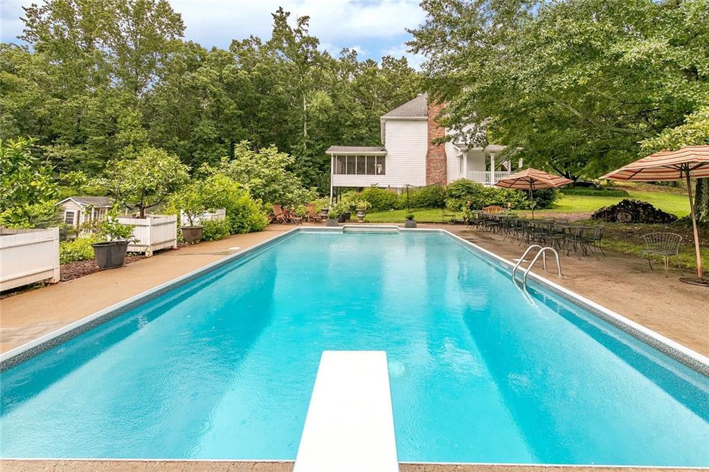 Photo one of 2398 Maddox Rd Buford GA 30519 | MLS 7017371
