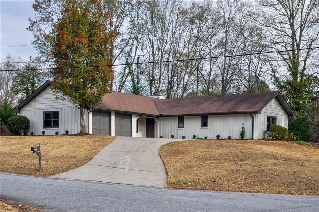 Photo one of 300 Alpine Dr Roswell GA 30075 | MLS 7308050F