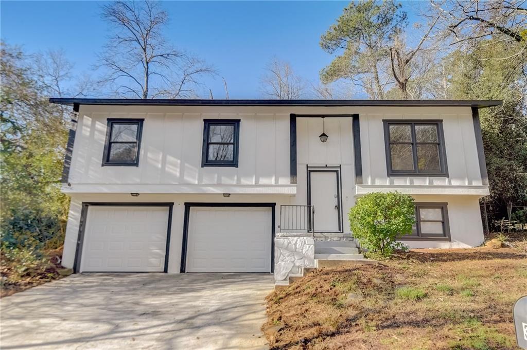 Photo one of 3929 Valley Brook Rd Snellville GA 30039 | MLS 7322417F