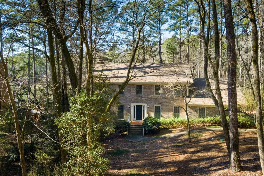 Photo one of 565 Lakemont Ct Roswell GA 30075 | MLS 7331902F