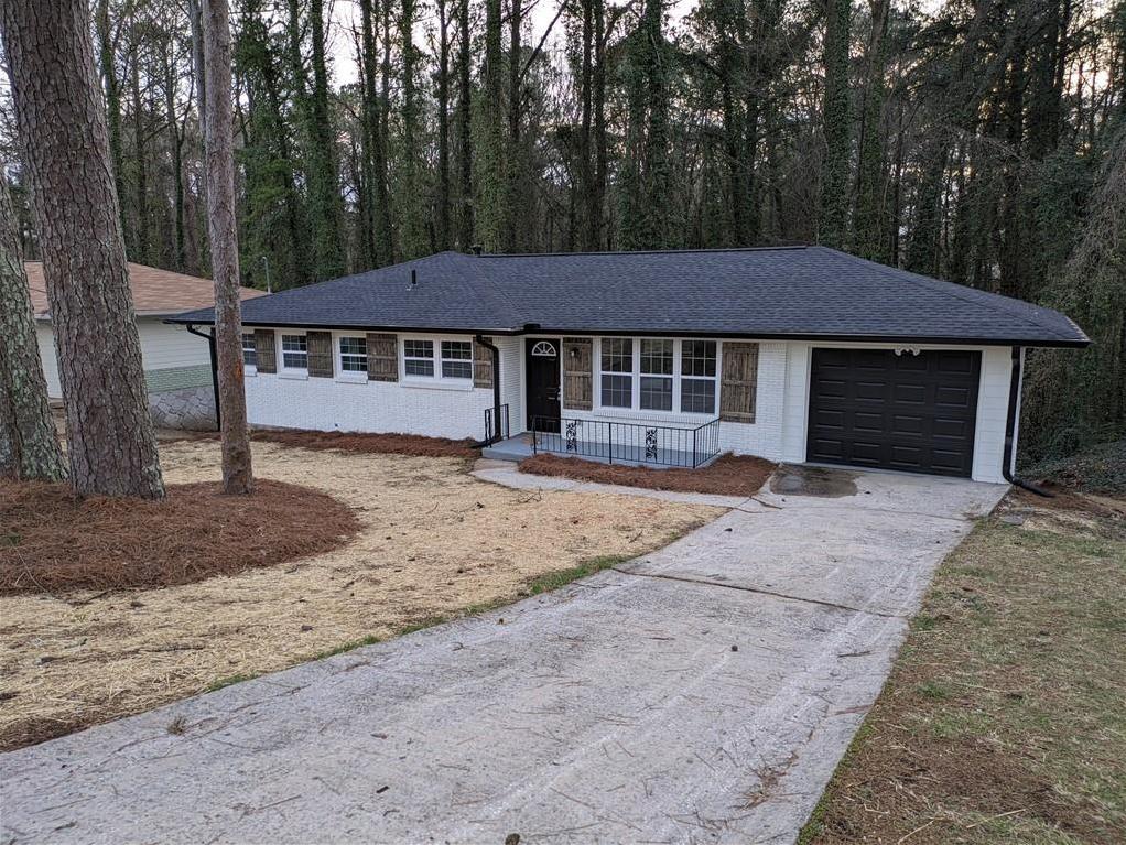 Photo one of 1861 Idlewood Dr East Point GA 30344 | MLS 7347147F