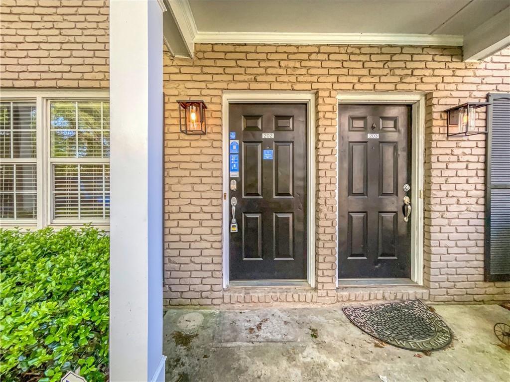 Photo one of 2232 Dunseath Nw Ave # 202 Atlanta GA 30318 | MLS 7364212F