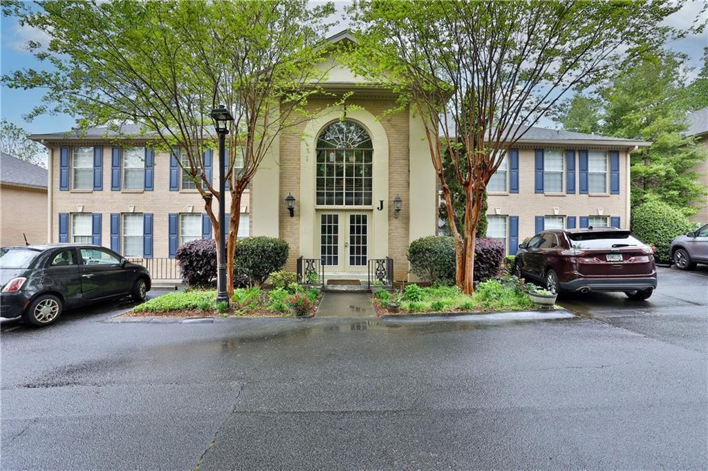 Photo one of 750 Dalrymple Rd # J2 Atlanta GA 30328 | MLS 7366480F