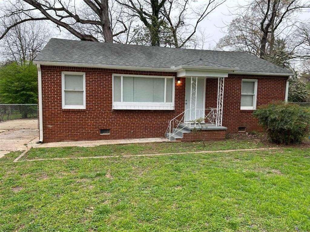 Photo one of 1883 Clarke Ln Decatur GA 30035 | MLS 7373832F