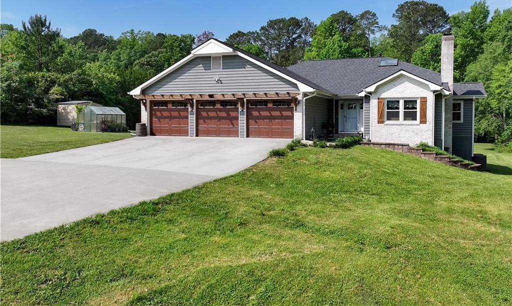 Photo one of 2408 Smith Dr Loganville GA 30052 | MLS 7381261F