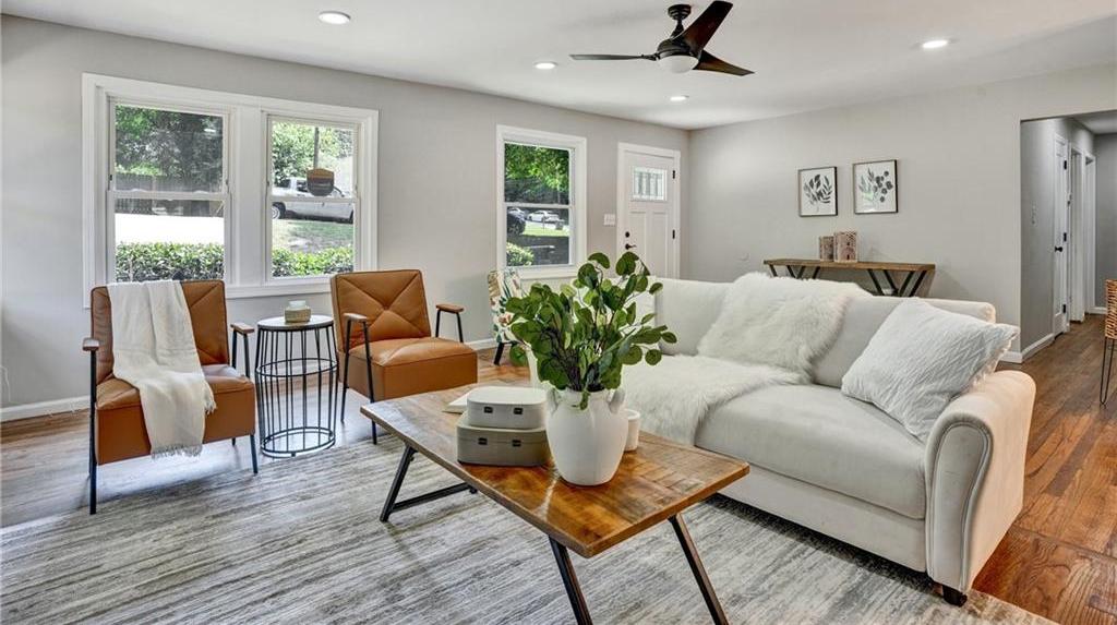 Photo one of 163 Glenrose Sw Cir Atlanta GA 30354 | MLS 7428934F