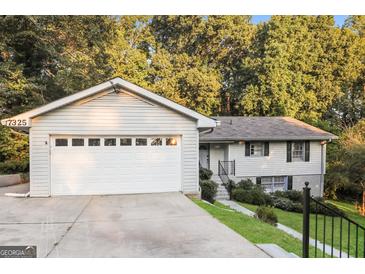 Two-car garage with driveway at 7325 Czar Pl, Riverdale, GA 30296