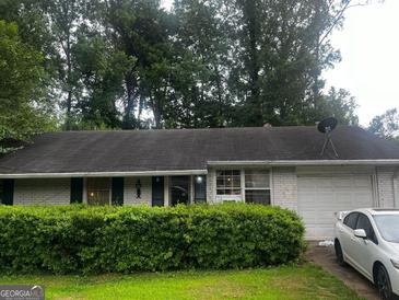 Ranch house with mature landscaping and attached garage at 531 Fielding Cir, Riverdale, GA 30274