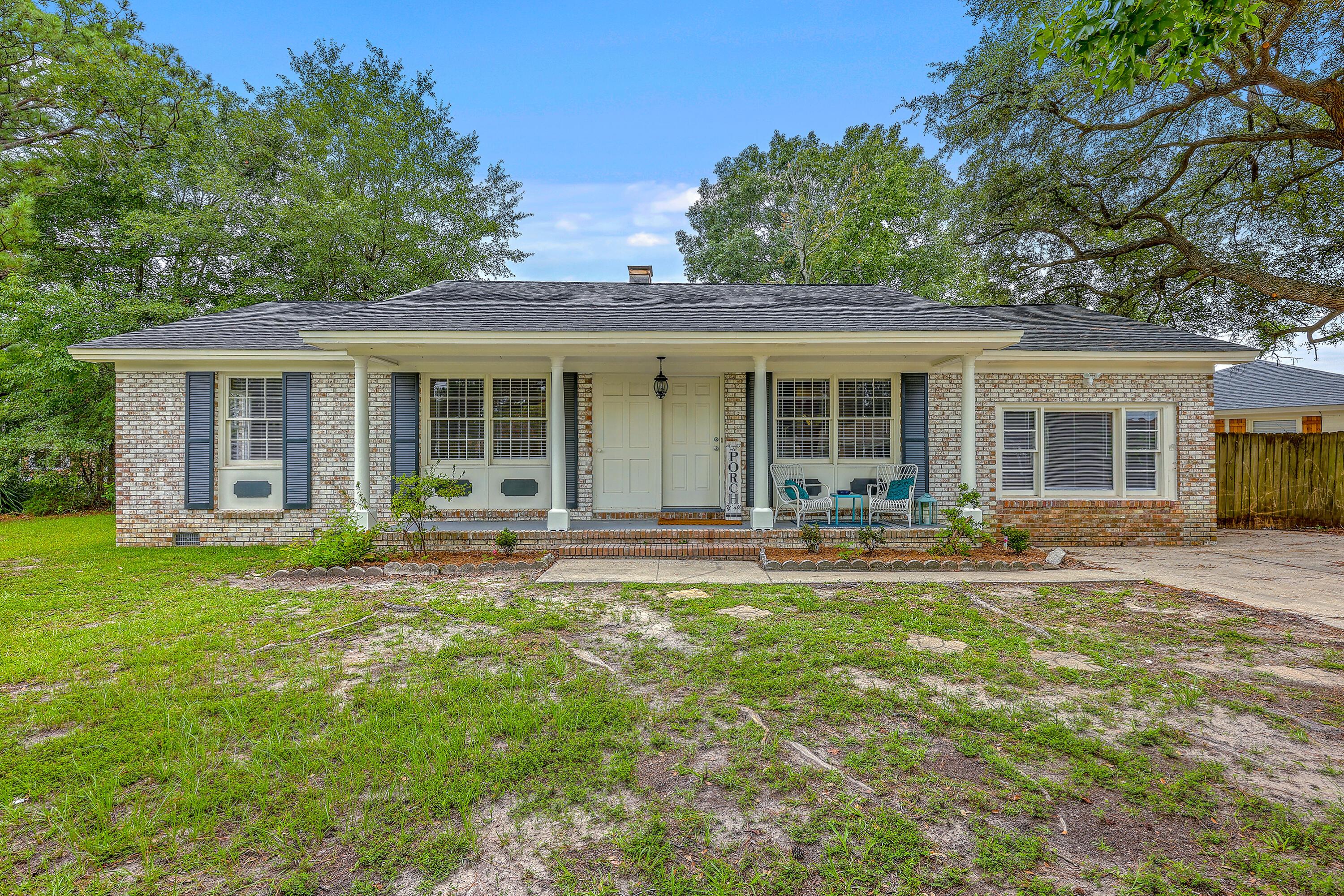 Photo one of 129 Camelot Dr Goose Creek SC 29445 | MLS 23017922