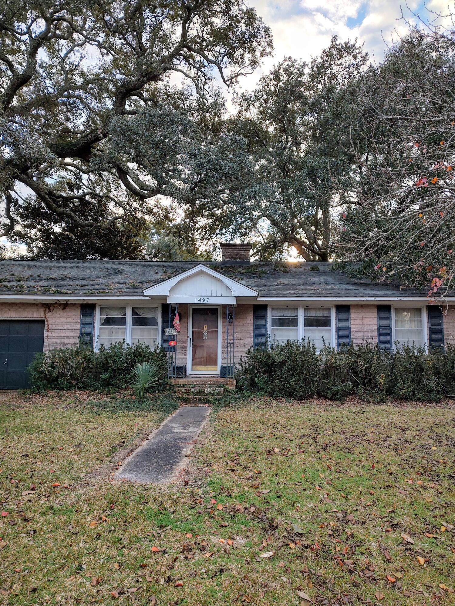 Photo one of 1497 Indian St Mount Pleasant SC 29464 | MLS 24000099