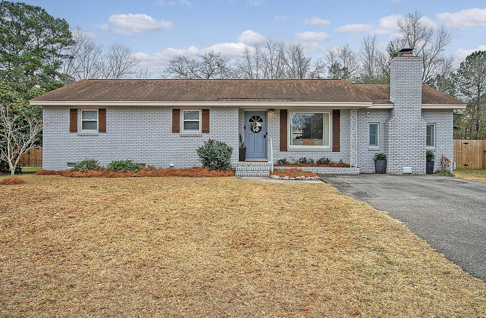Photo one of 230 Owens Dr Summerville SC 29485 | MLS 24002121