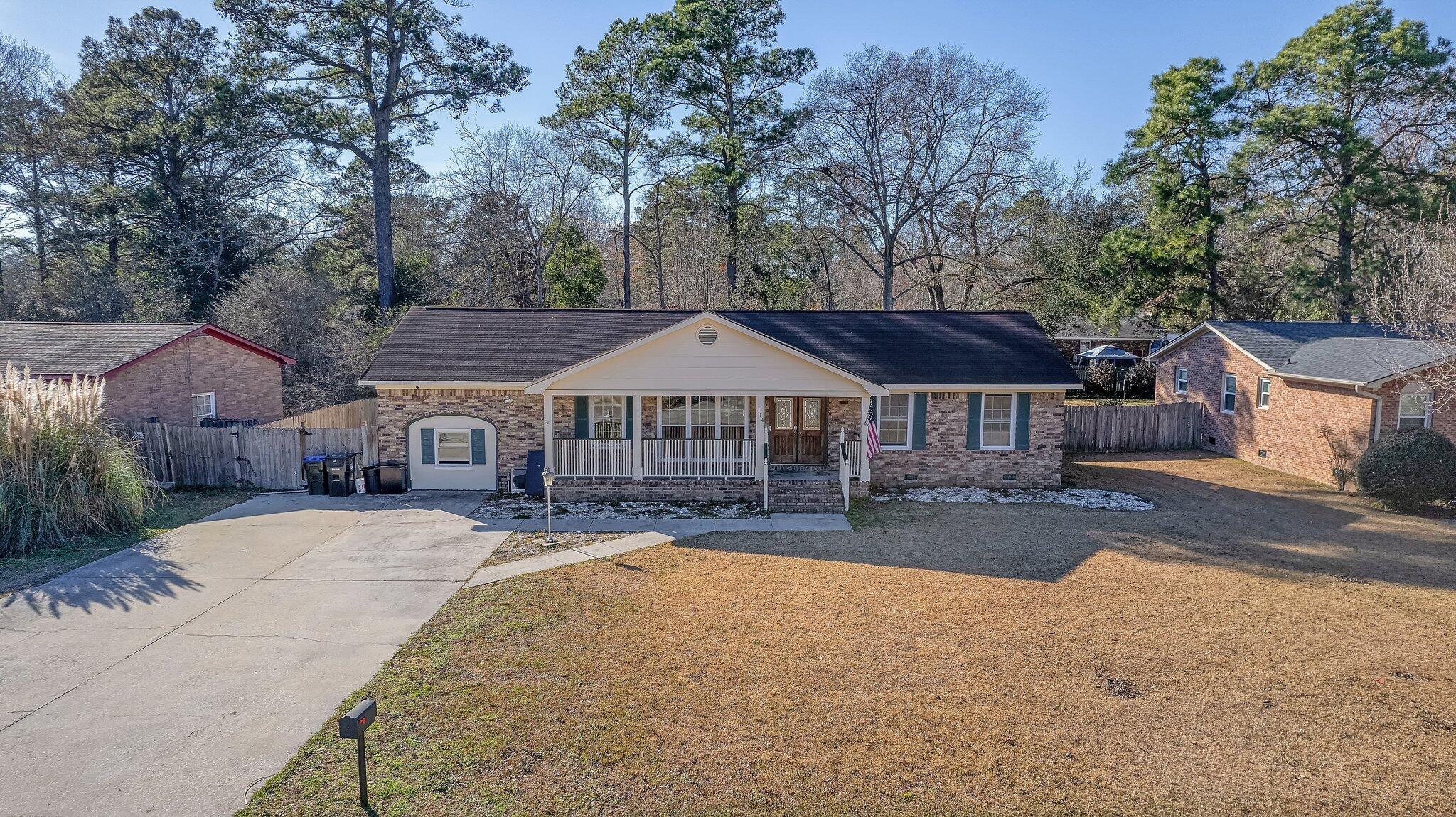 Photo one of 114 Clubhouse Rd Summerville SC 29483 | MLS 24002633