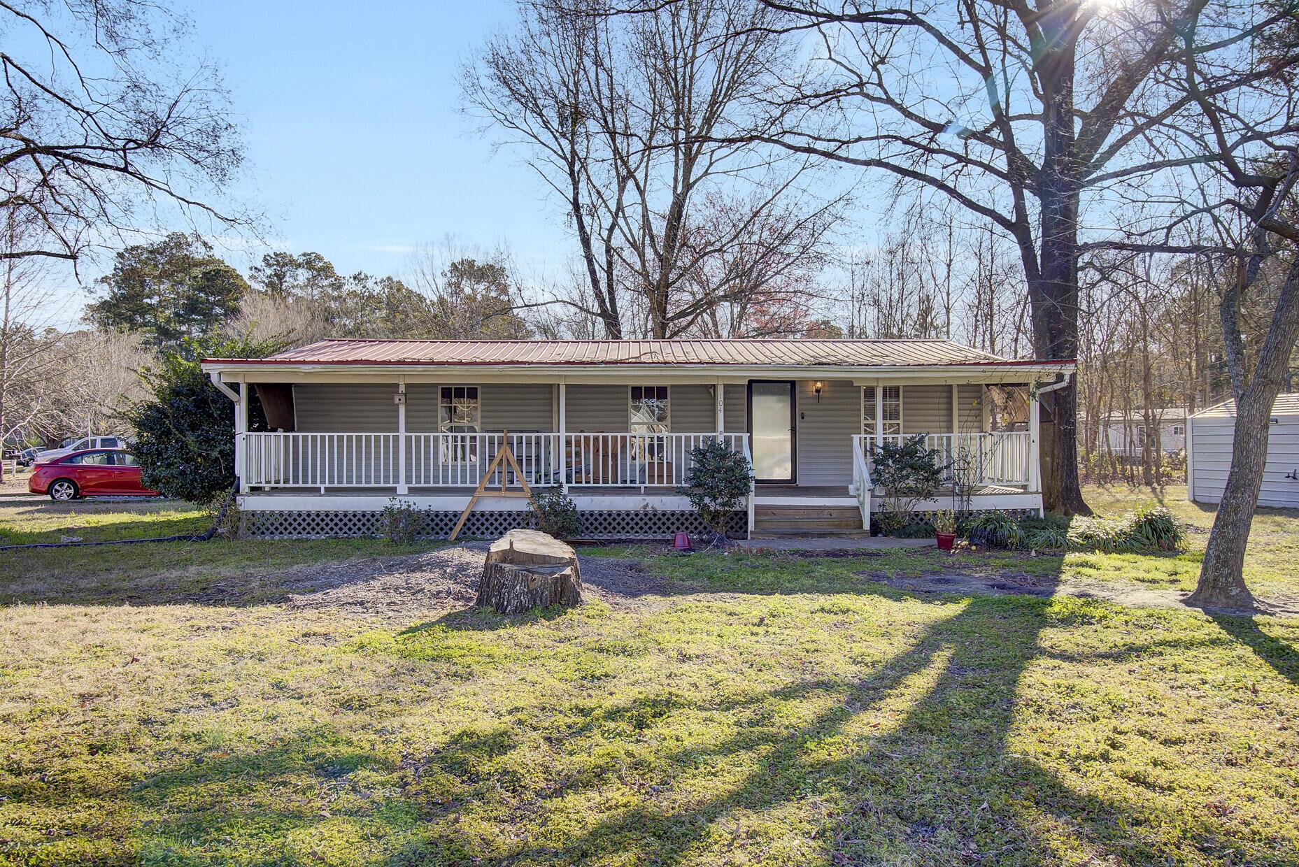Photo one of 104 Woodduck Dr Summerville SC 29483 | MLS 24002706