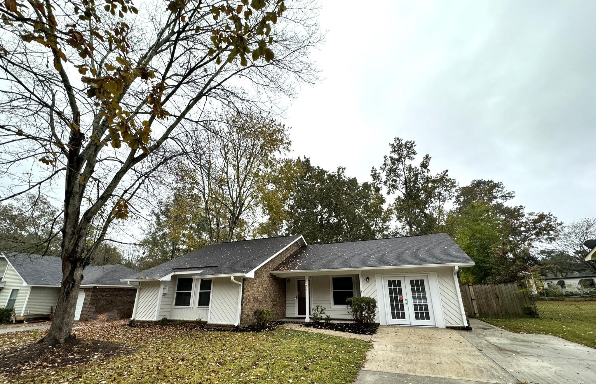 Photo one of 216 Braly Dr Summerville SC 29485 | MLS 24002986