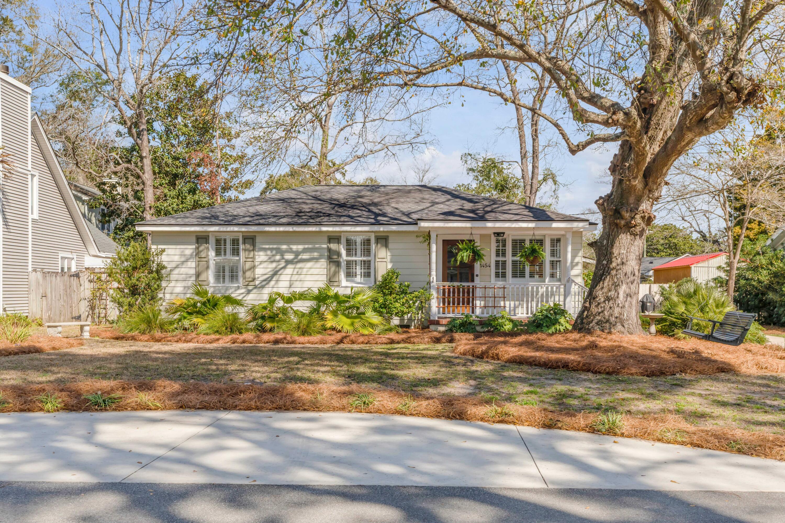 Photo one of 1454 Goblet Ave Mount Pleasant SC 29464 | MLS 24004362