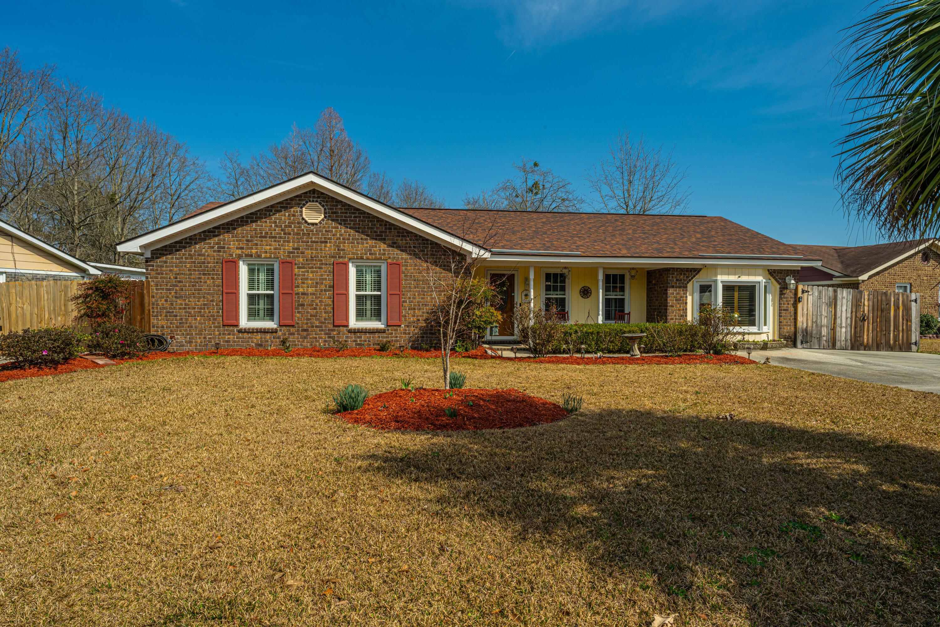 Photo one of 413 Indian Dr Summerville SC 29486 | MLS 24004706