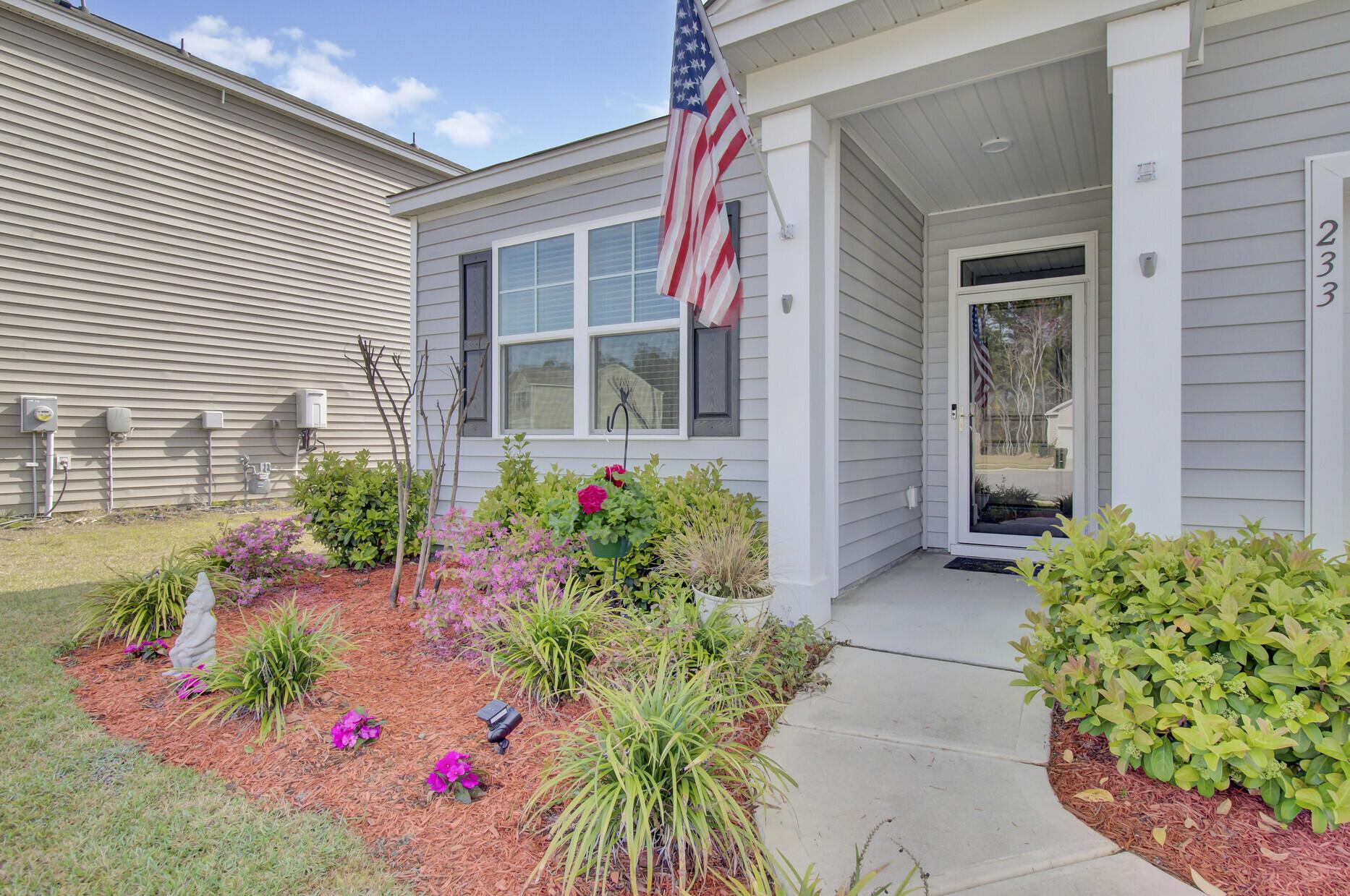 Photo one of 233 Grand View Xing Summerville SC 29486 | MLS 24005582