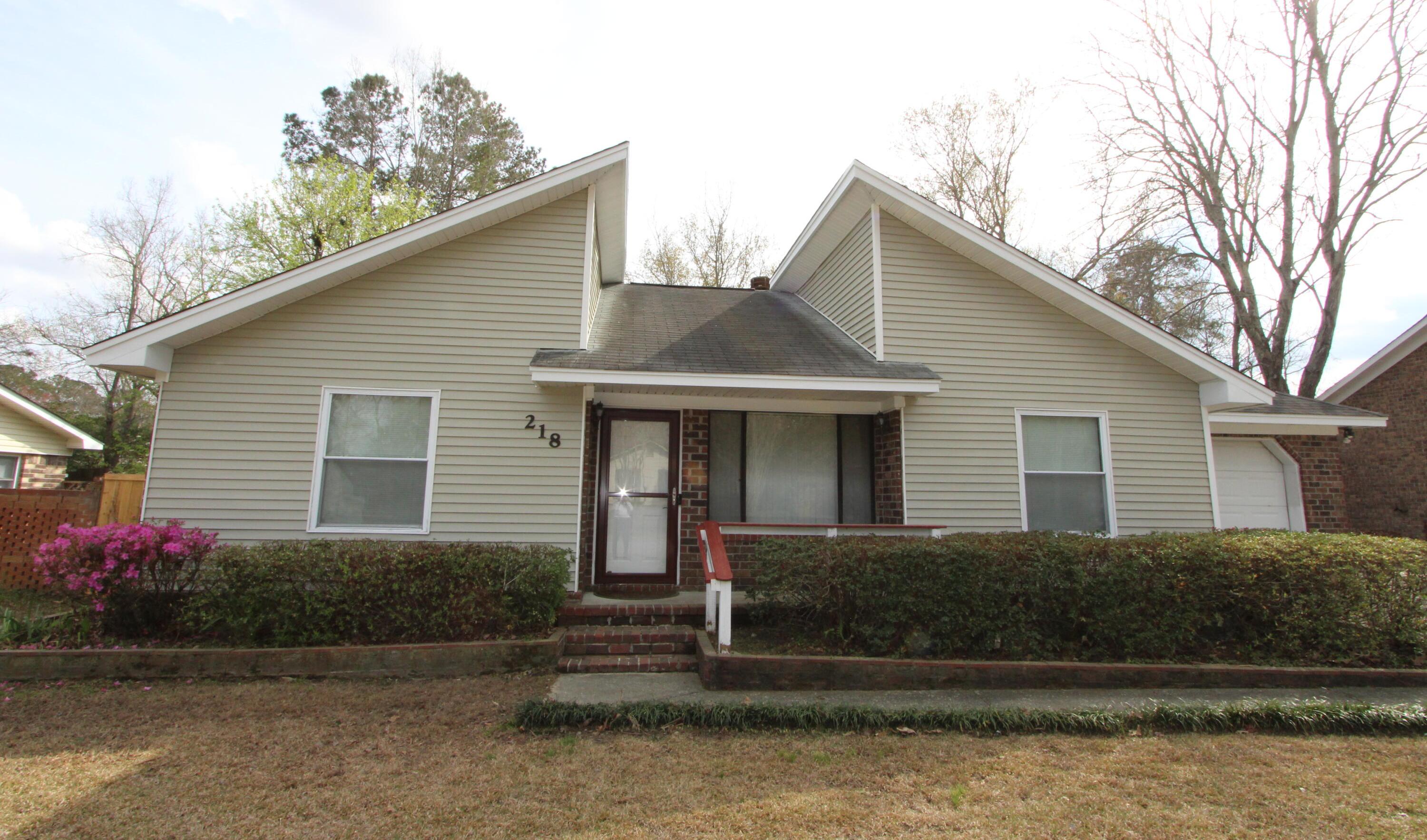 Photo one of 218 Braly Dr Summerville SC 29485 | MLS 24005902