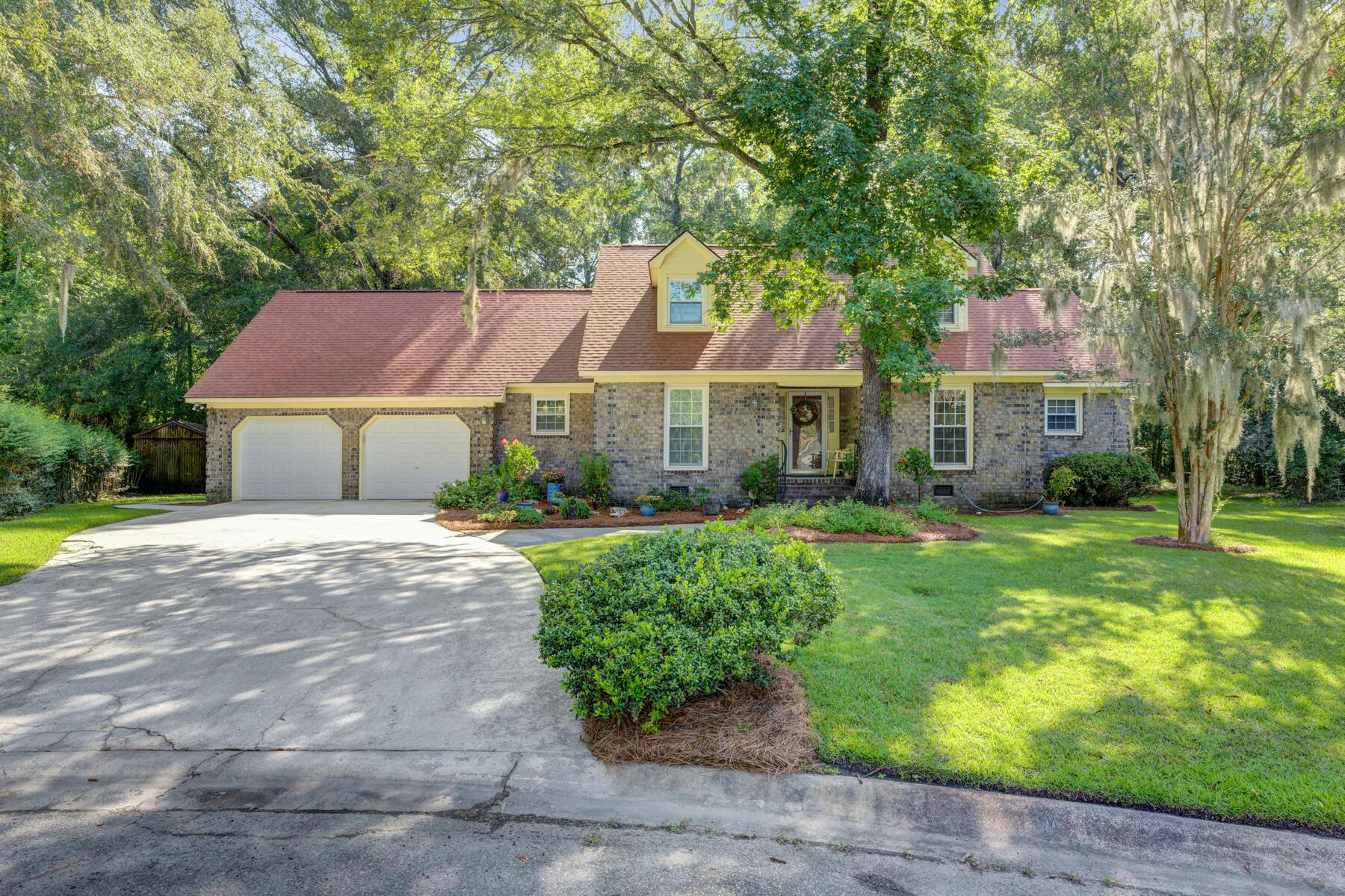 Photo one of 104 Thicket Ct Summerville SC 29485 | MLS 24007530