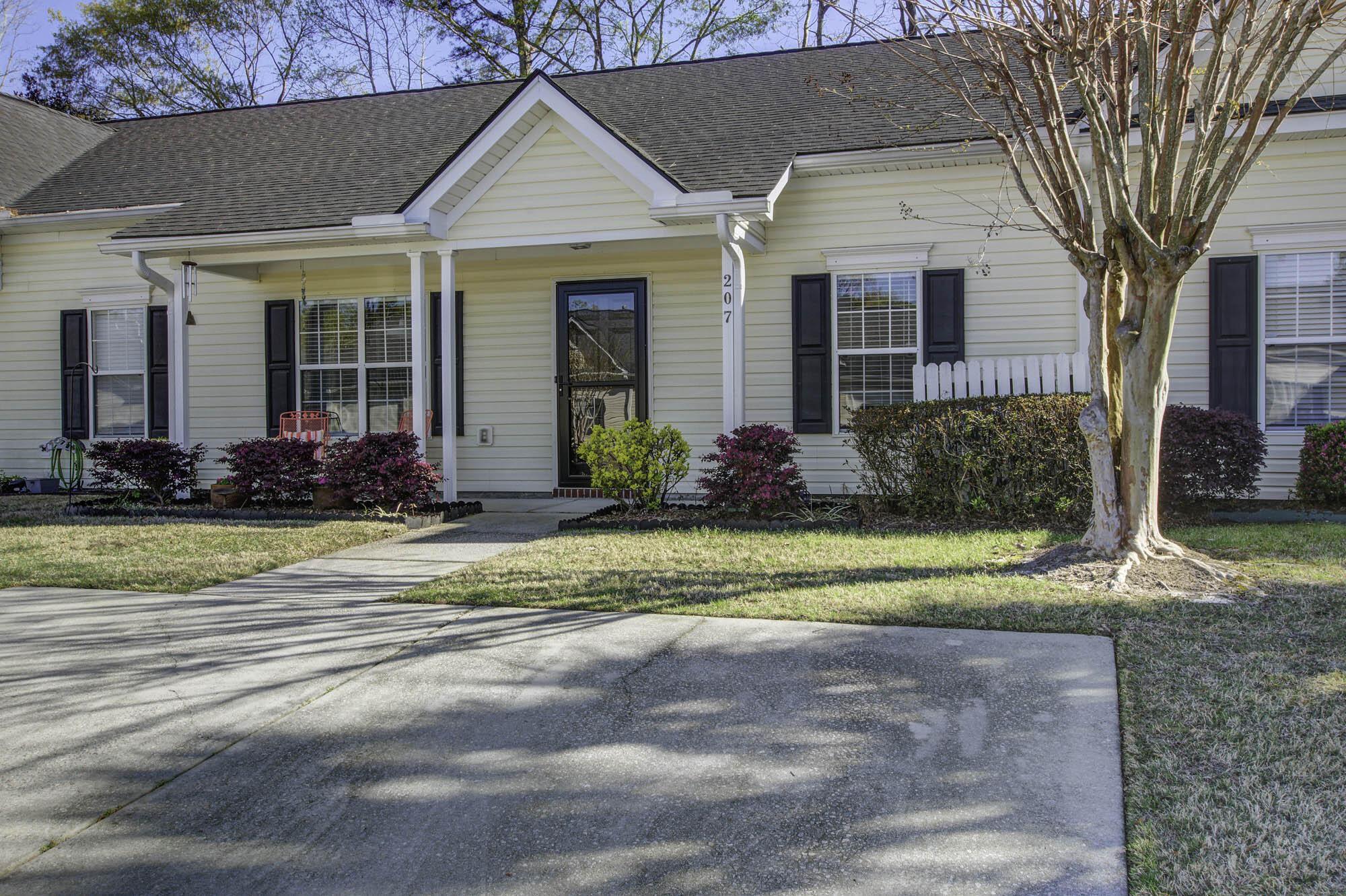 Photo one of 207 Dupont Way Summerville SC 29485 | MLS 24007677
