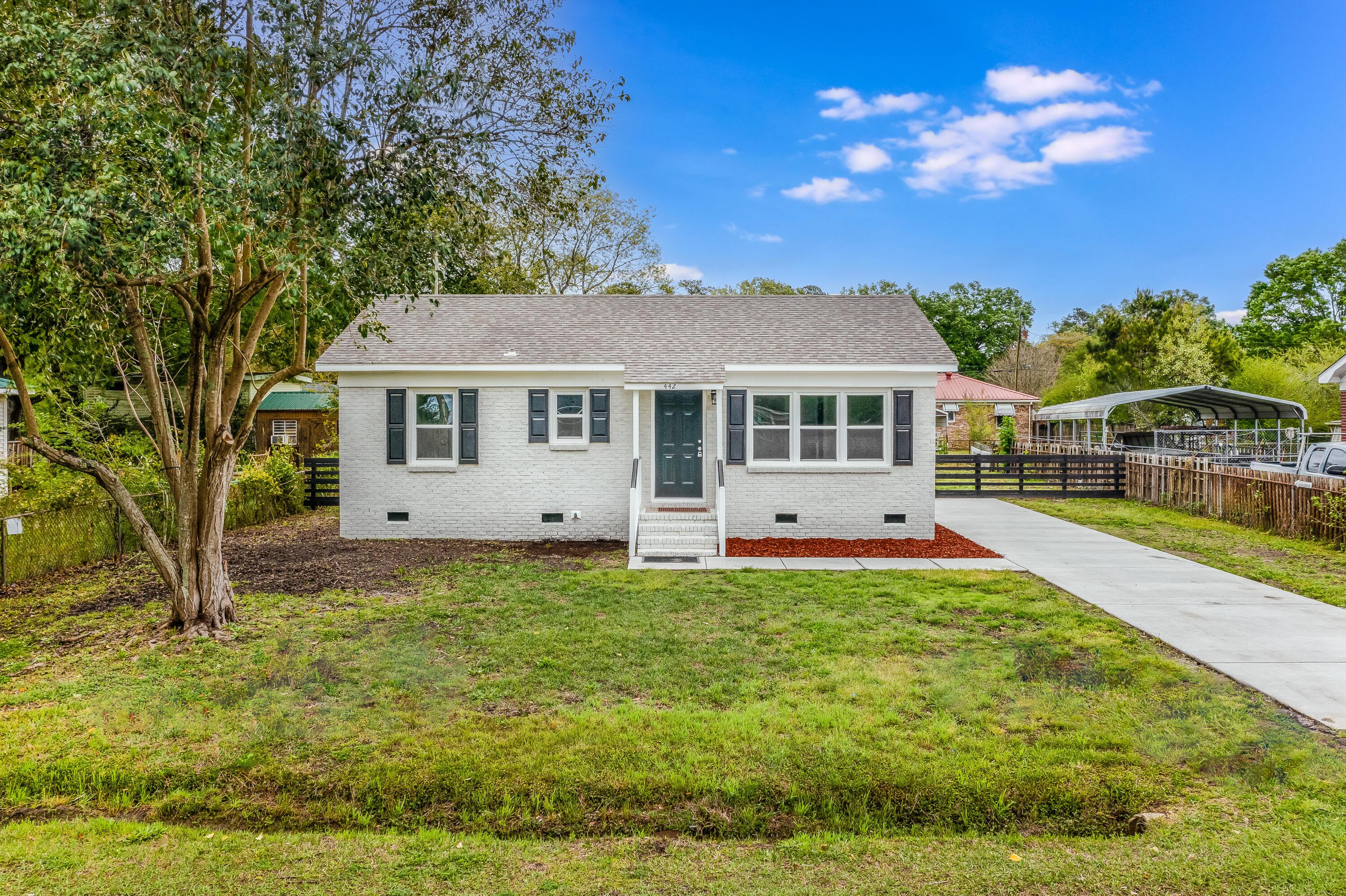 Photo one of 442 Clarine Dr Goose Creek SC 29445 | MLS 24008151