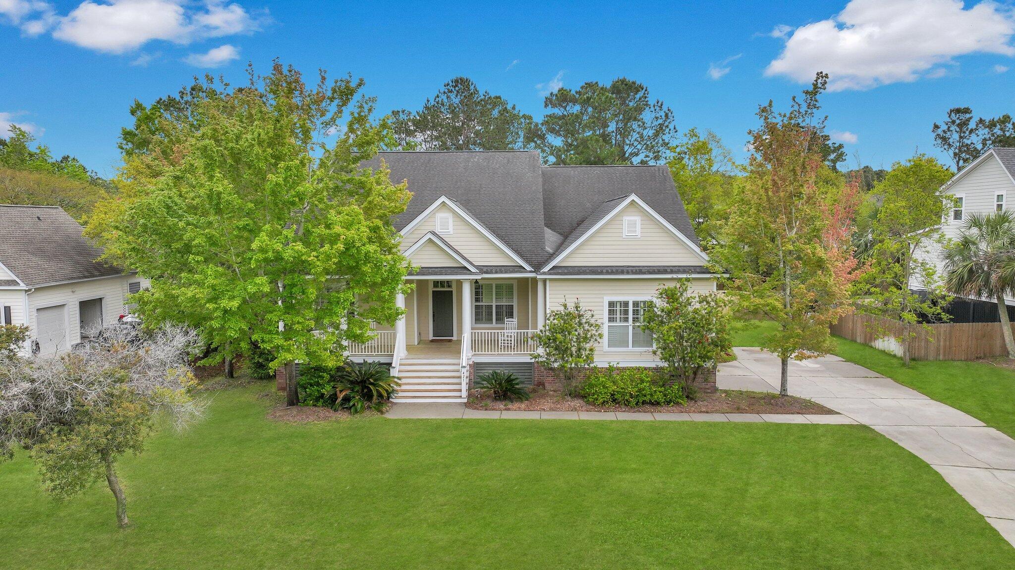 Photo one of 421 Commonwealth Rd Mount Pleasant SC 29466 | MLS 24008203