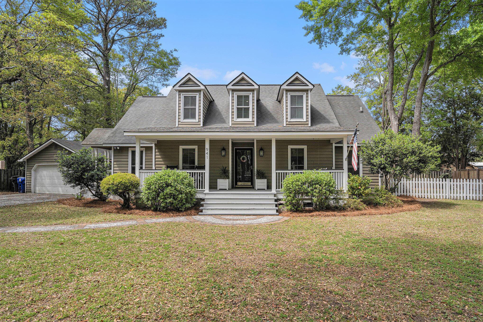 Photo one of 941 Pine Hollow Rd Mount Pleasant SC 29464 | MLS 24008362