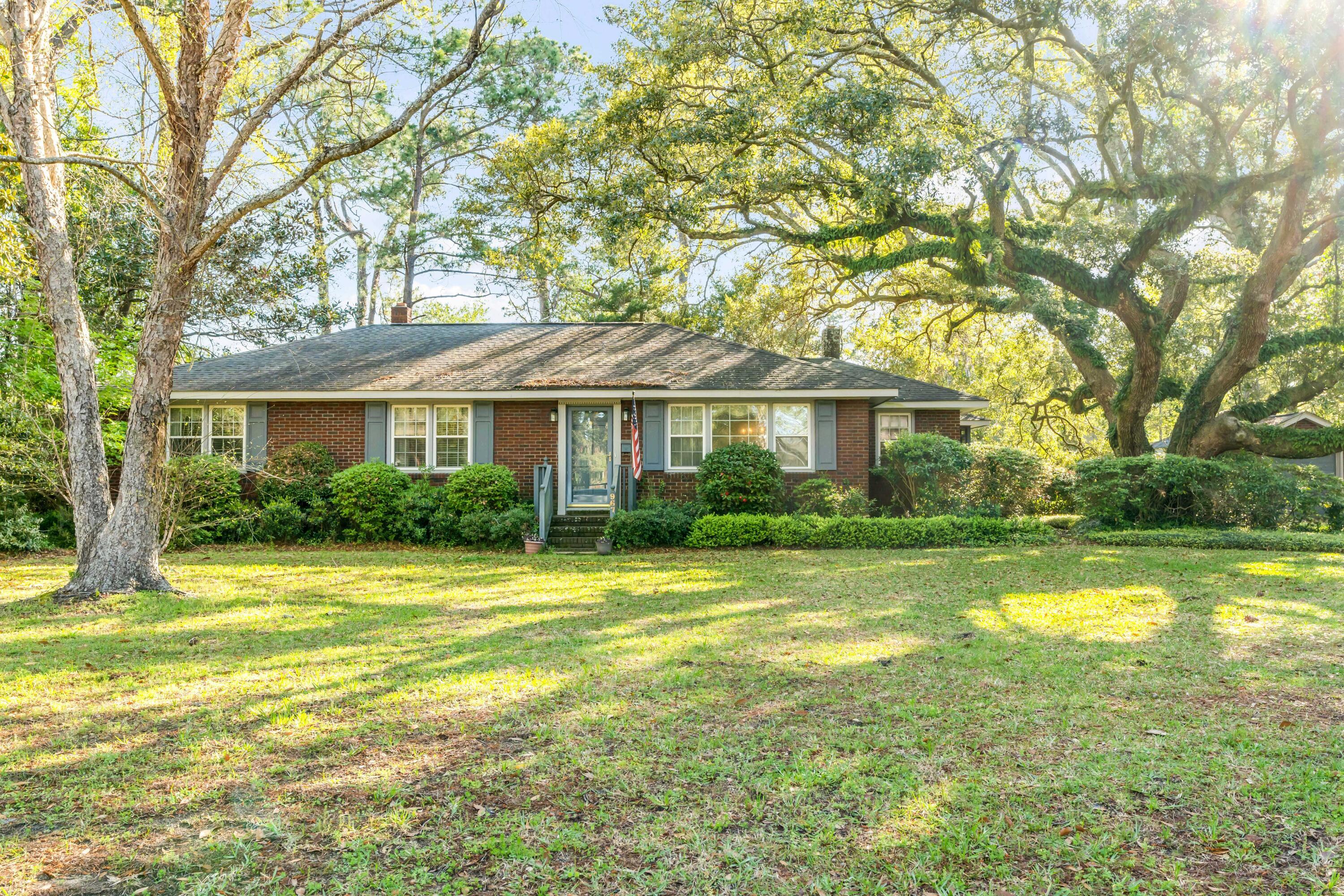 Photo one of 967 Cliffwood Dr Mount Pleasant SC 29464 | MLS 24008674