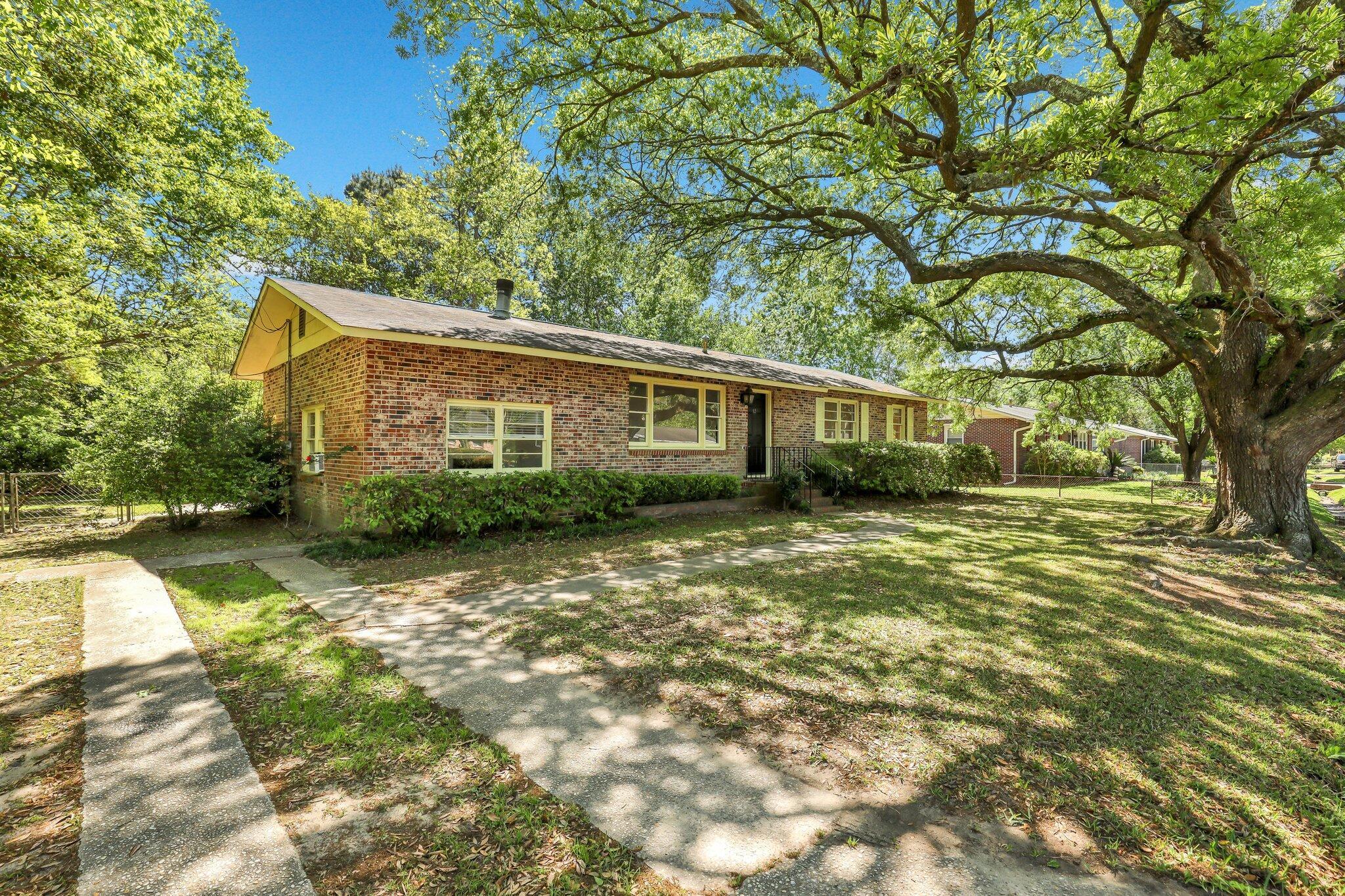 Photo one of 12 Murray Hill Dr Charleston SC 29407 | MLS 24008766