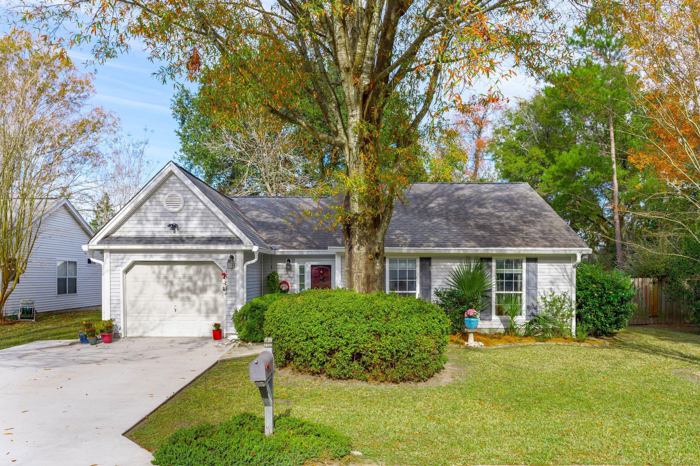 Photo one of 303 Spring Hill Ln Mount Pleasant SC 29464 | MLS 24008834