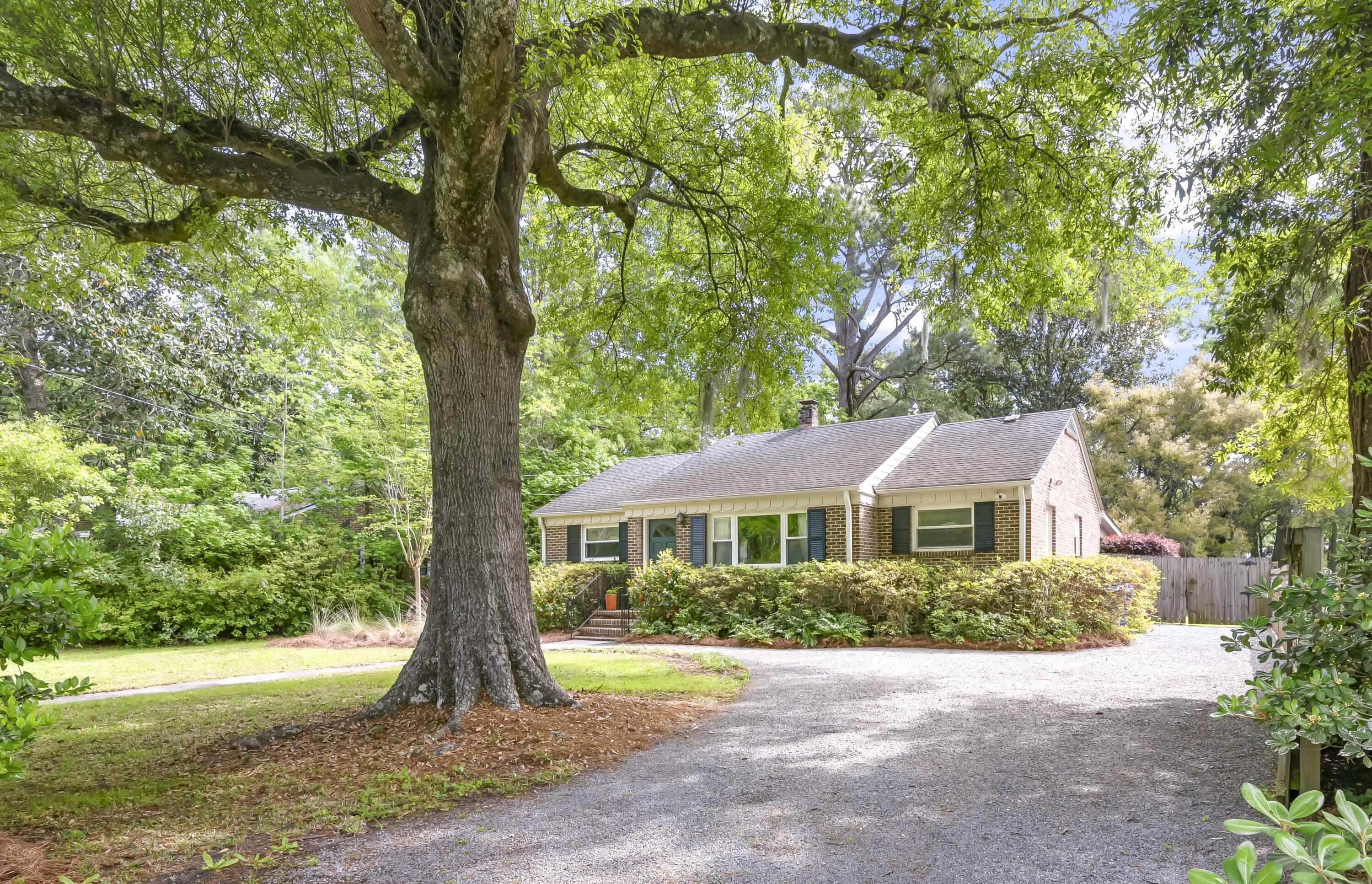 Photo one of 352 Howle Ave Charleston SC 29412 | MLS 24009008