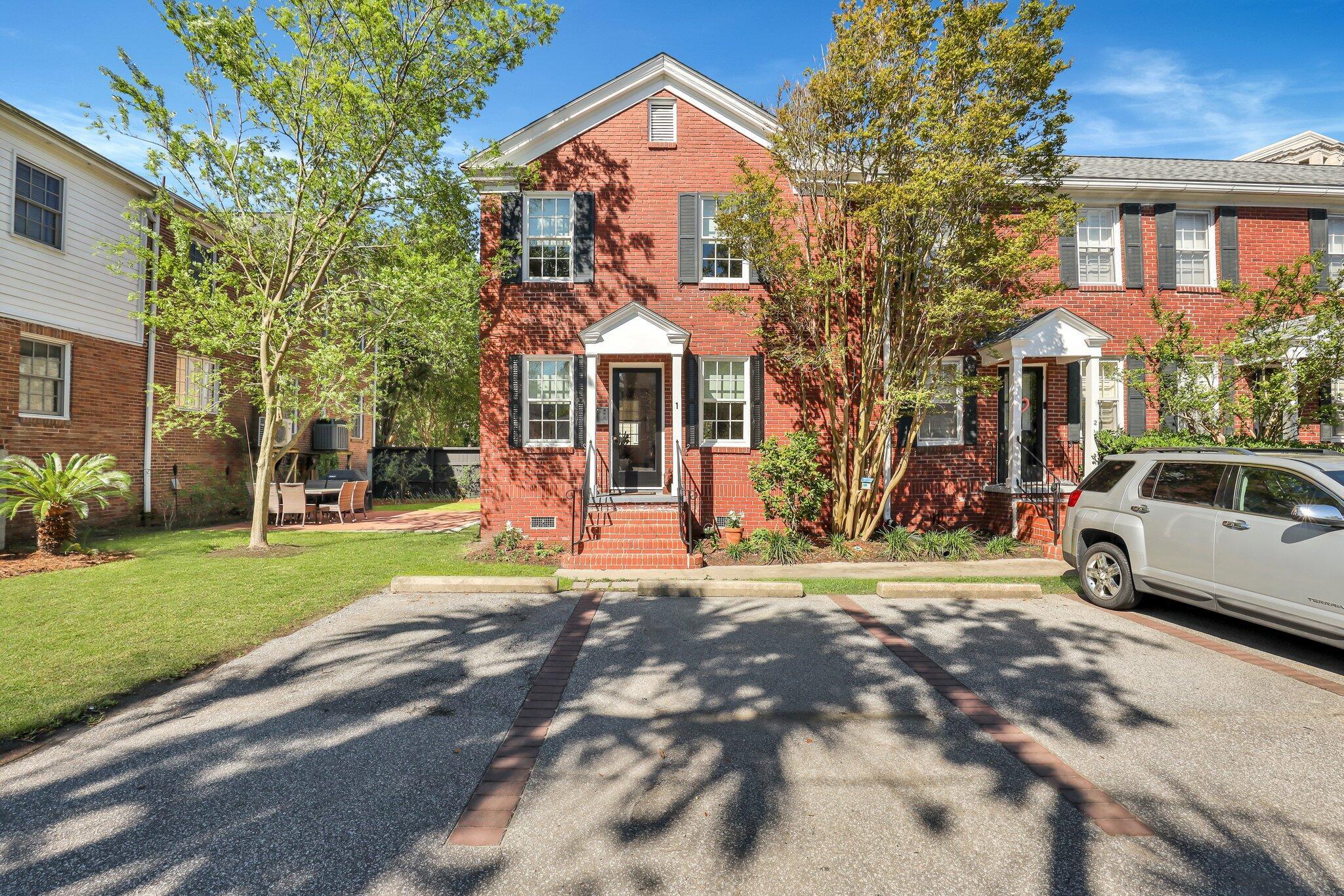 Photo one of 301 Broad St # 1 Charleston SC 29401 | MLS 24009535