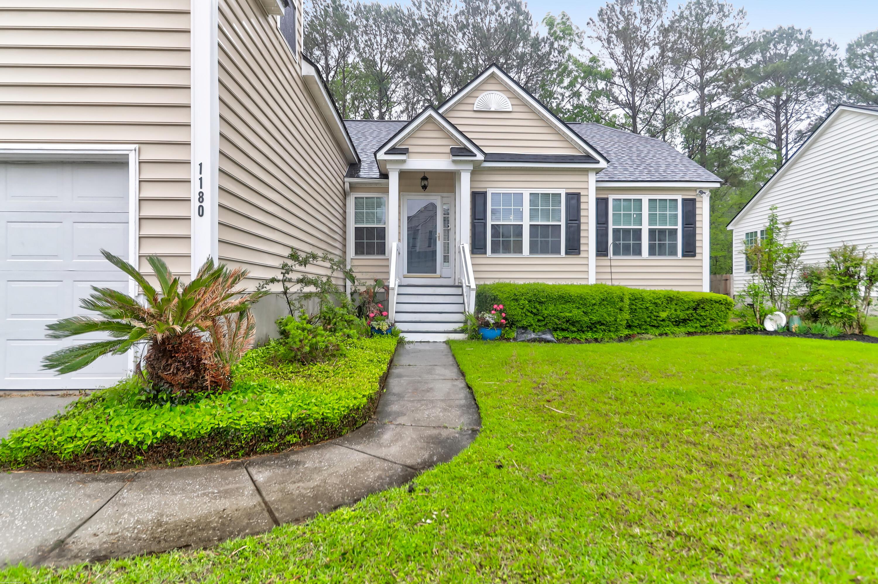Photo one of 1180 Willoughby Ln Mount Pleasant SC 29466 | MLS 24009607