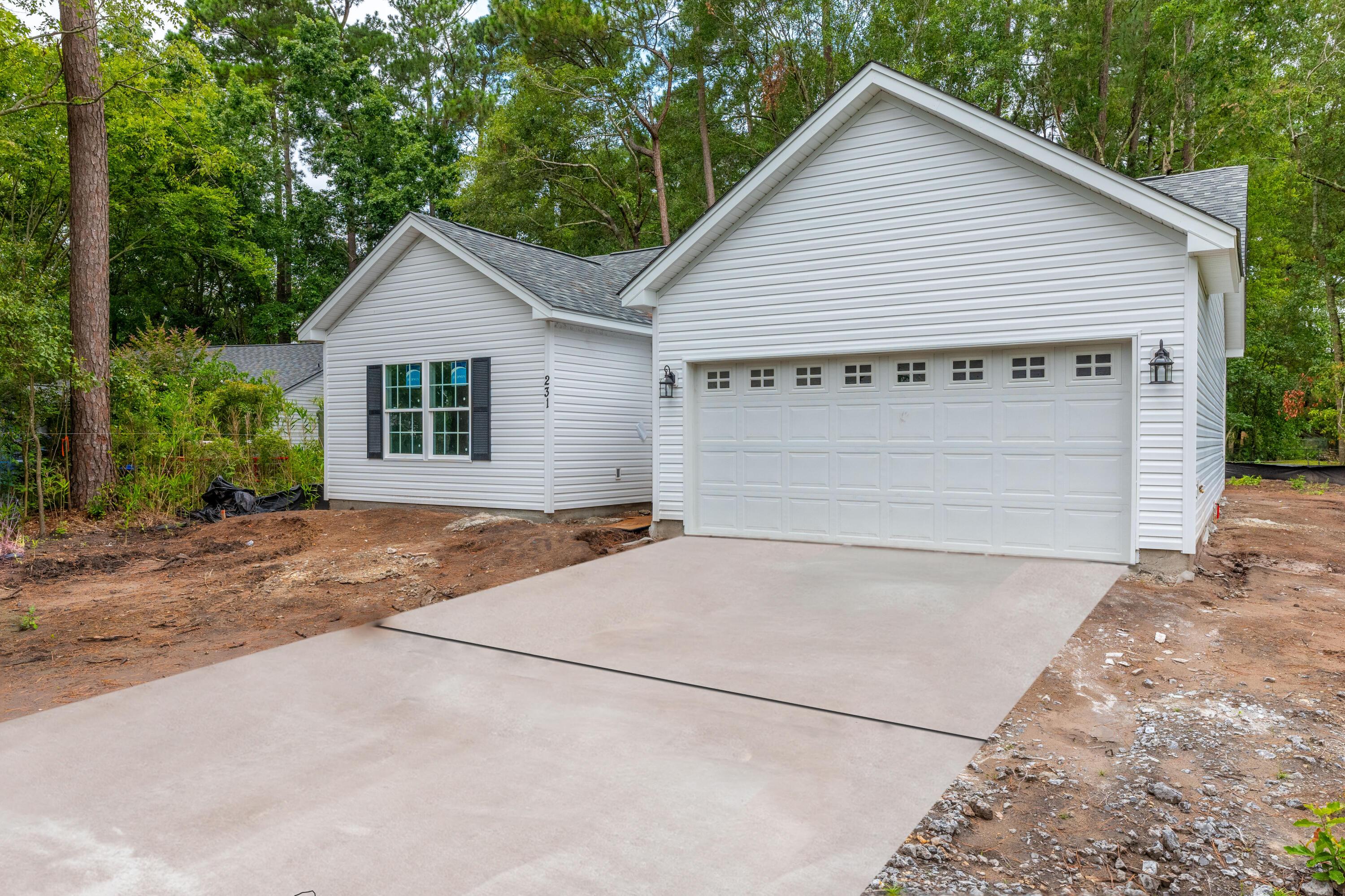 Photo one of 105 Equestrian Ct Summerville SC 29486 | MLS 24009612