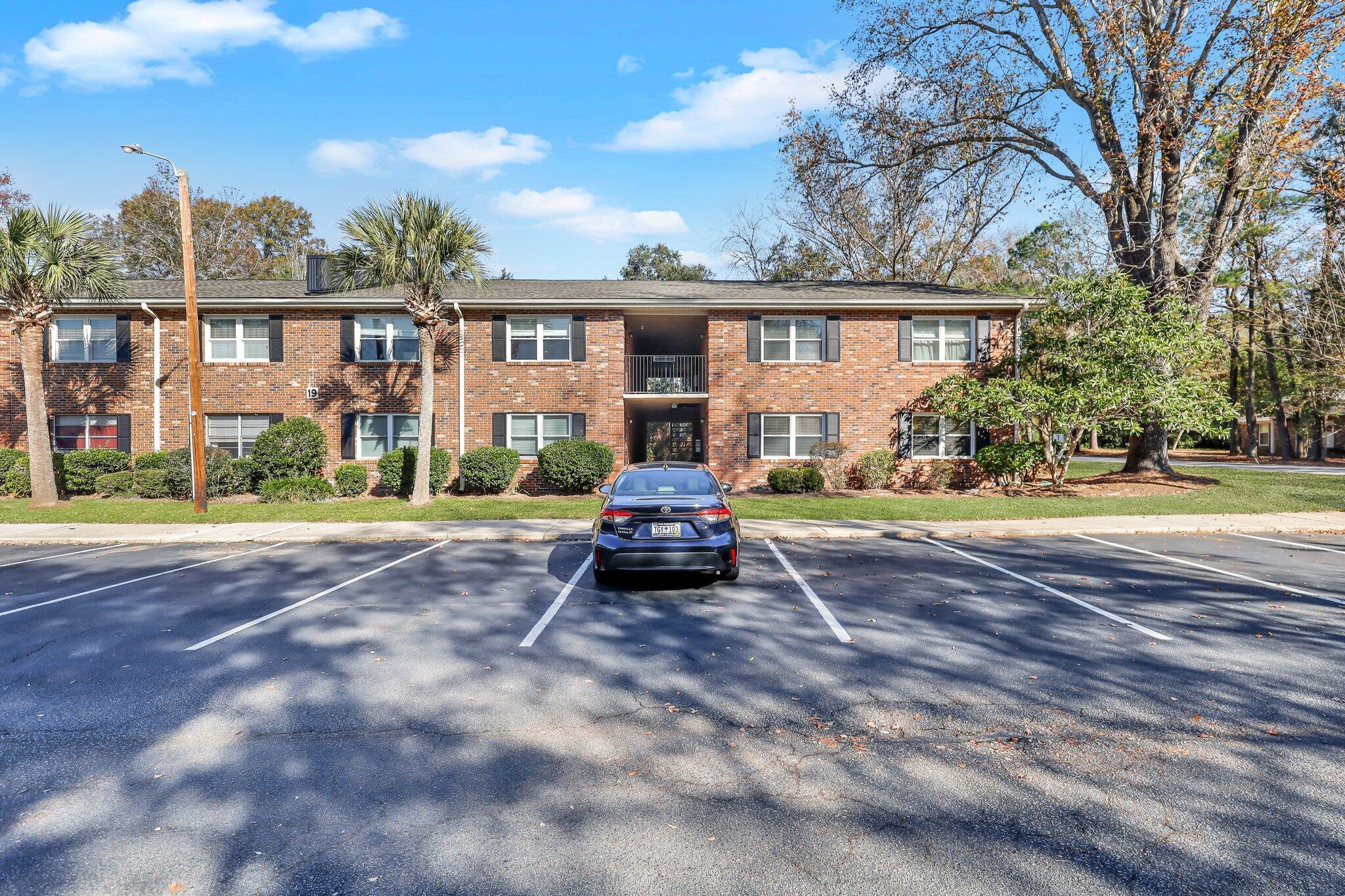 Photo one of 415 Parkdale Dr # 19F Charleston SC 29414 | MLS 24009797