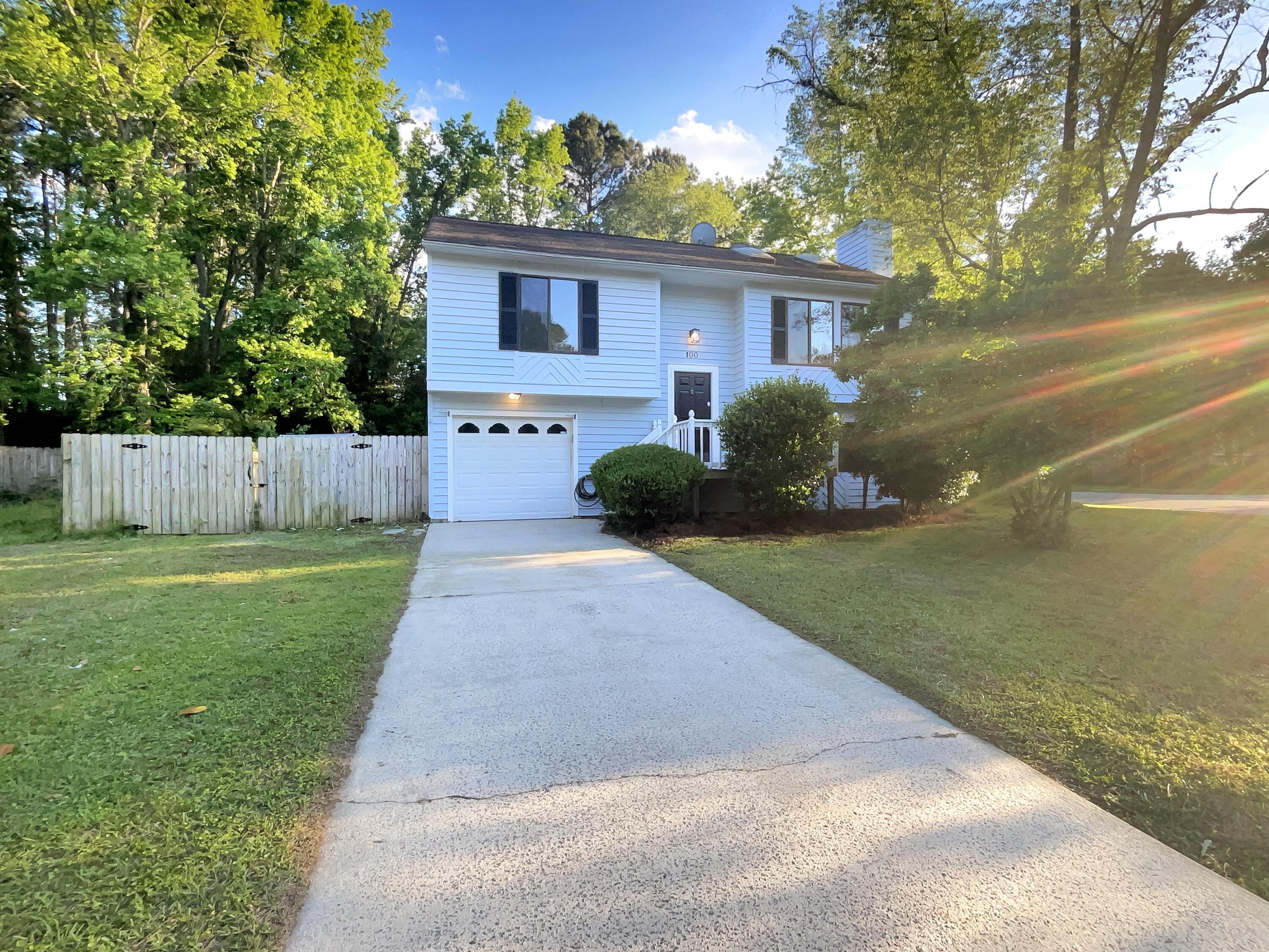 Photo one of 100 Birchwood Dr Summerville SC 29483 | MLS 24010171