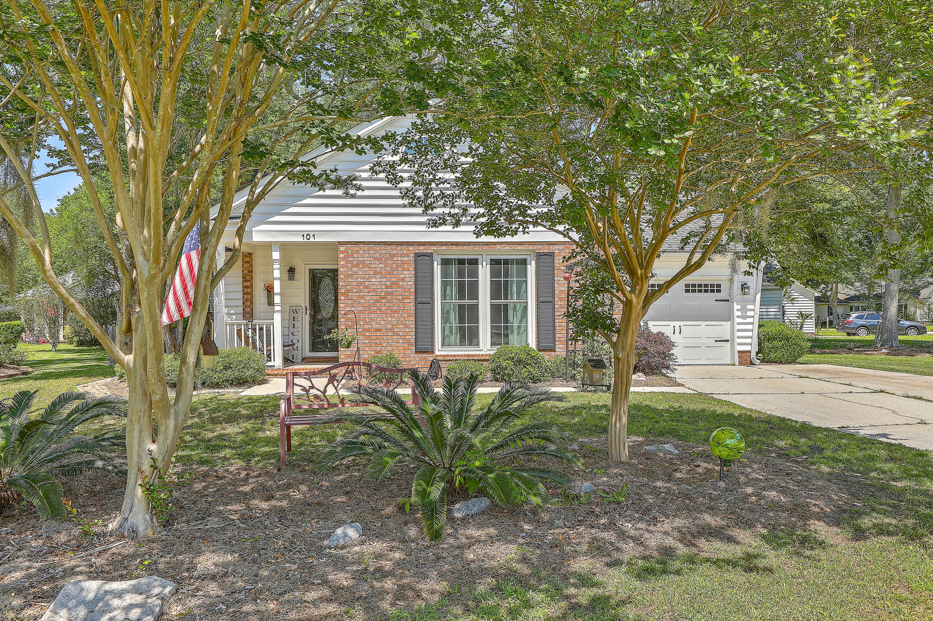 Photo one of 101 New Spring Ct Summerville SC 29485 | MLS 24010529