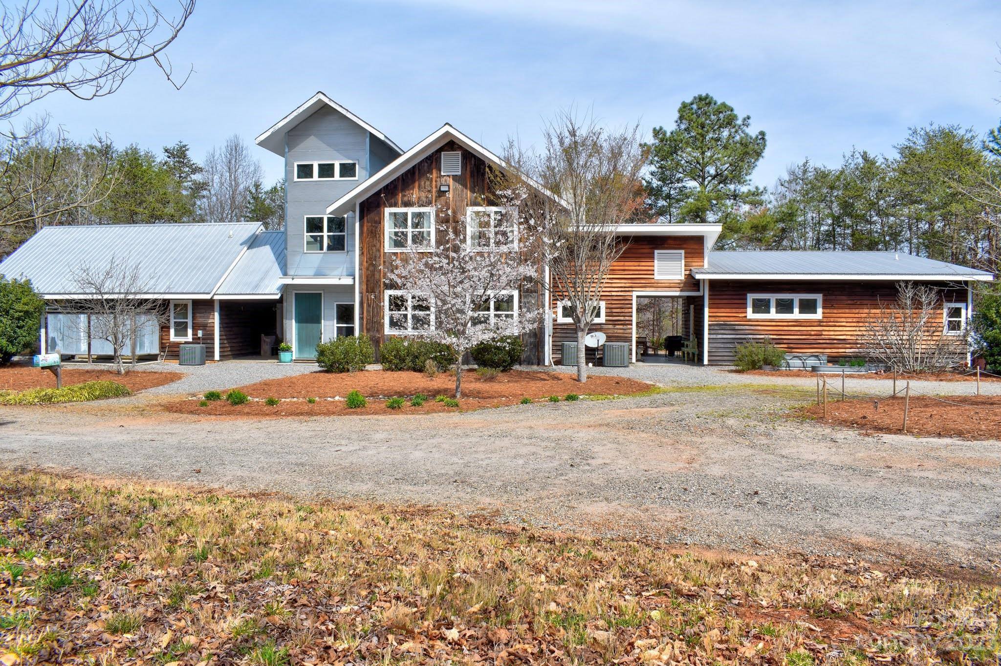 Photo one of 964 Airport Rhodhiss Rd Hickory NC 28601 | MLS 4014975