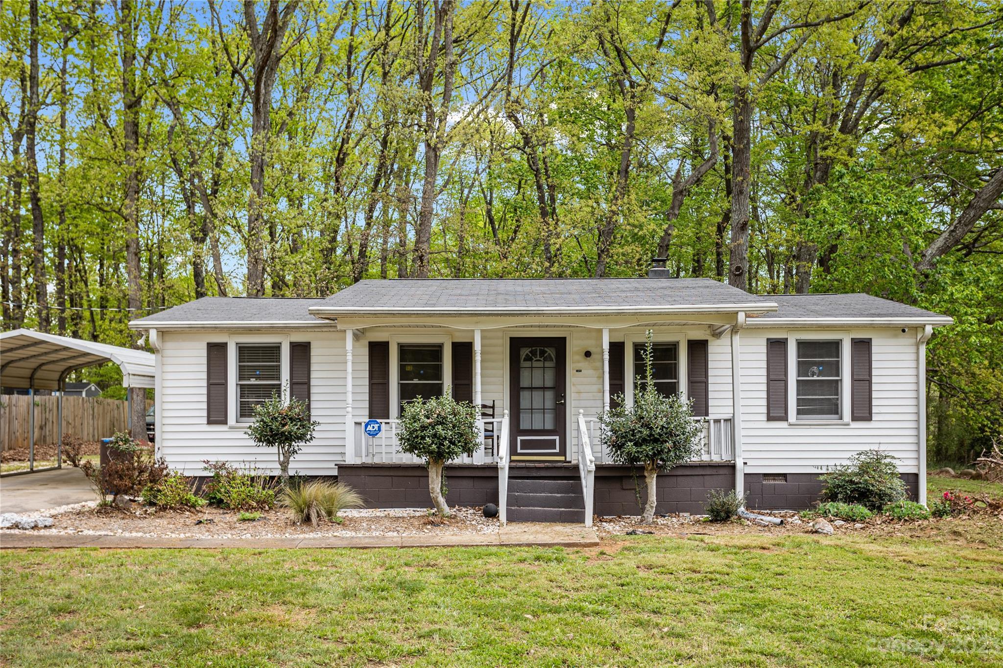 Photo one of 5641 Anderson Rd Charlotte NC 28269 | MLS 4027621