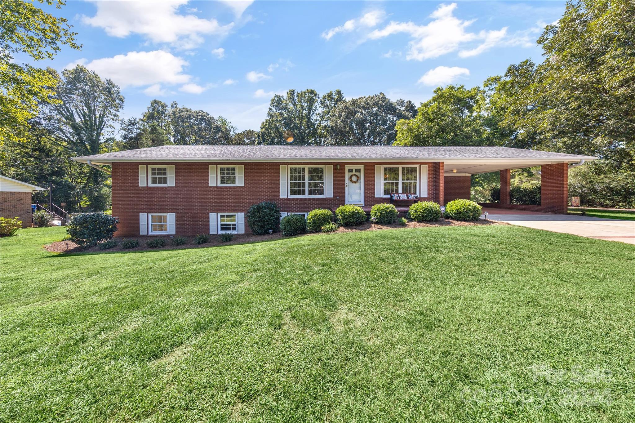 Photo one of 639 Ridgecrest Dr Mooresville NC 28115 | MLS 4071035
