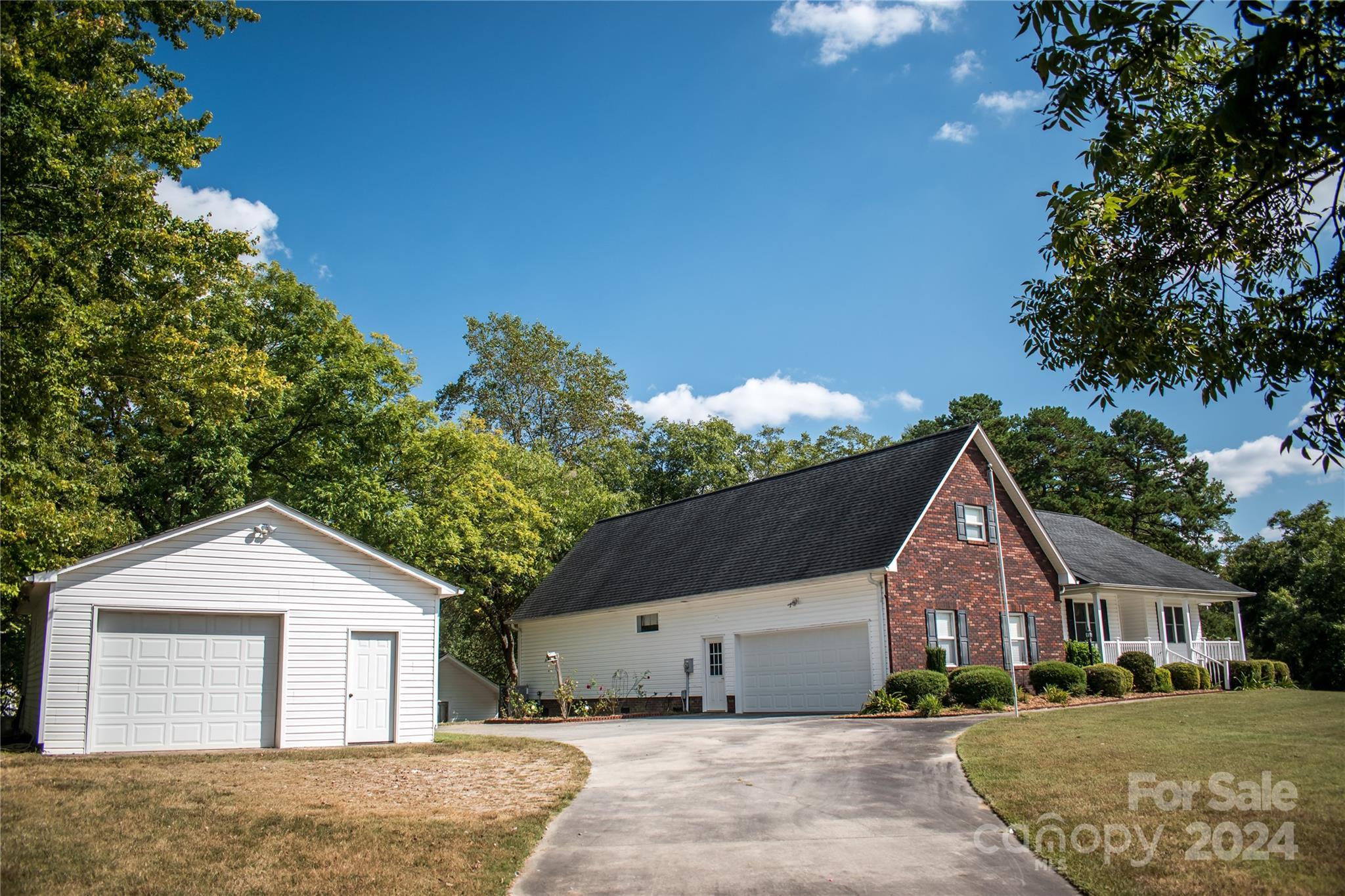 Photo one of 1516 Enochville Rd Kannapolis NC 28081 | MLS 4075357