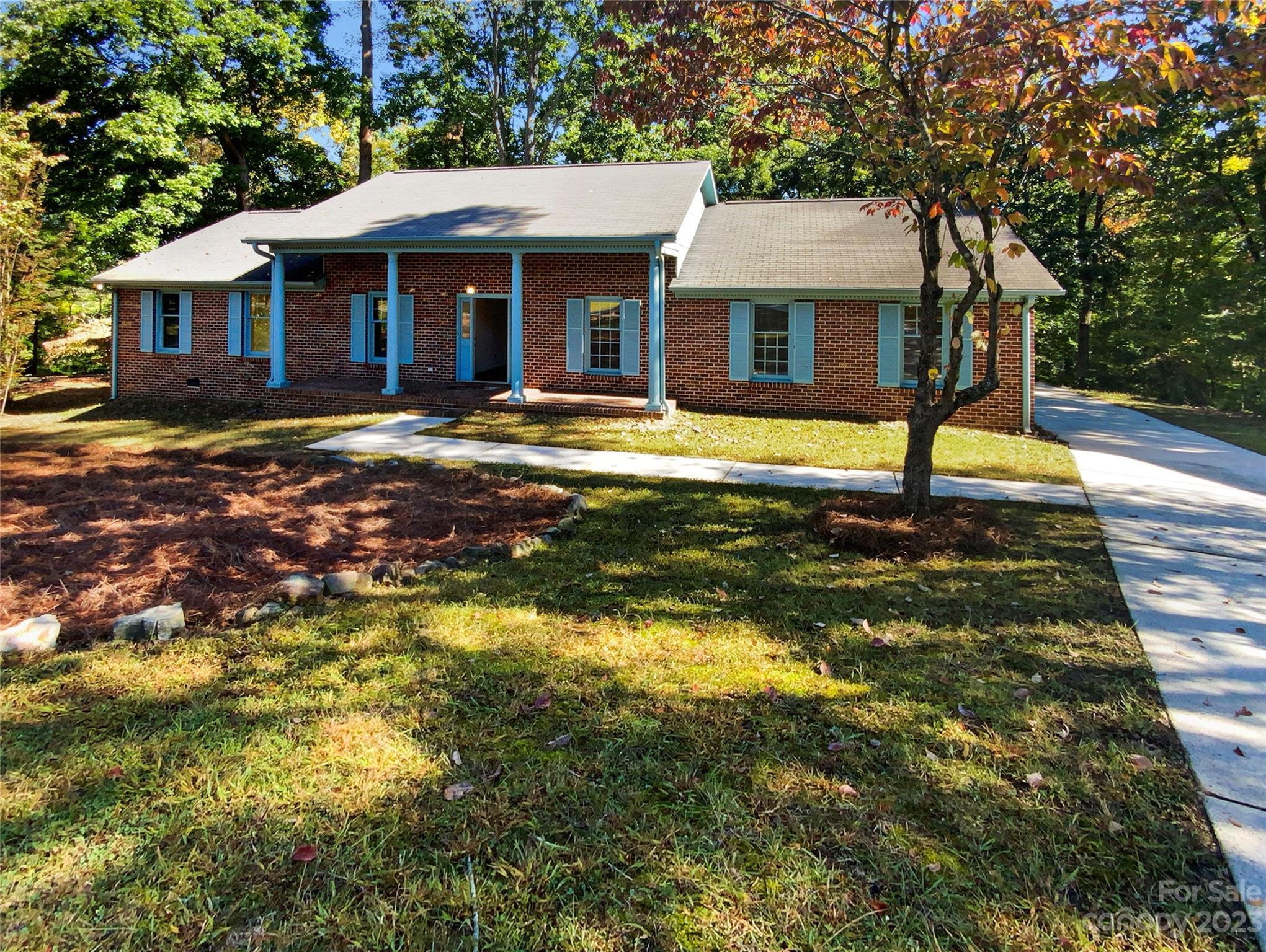 Photo one of 444 Blue Rock Dr Charlotte NC 28213 | MLS 4079366