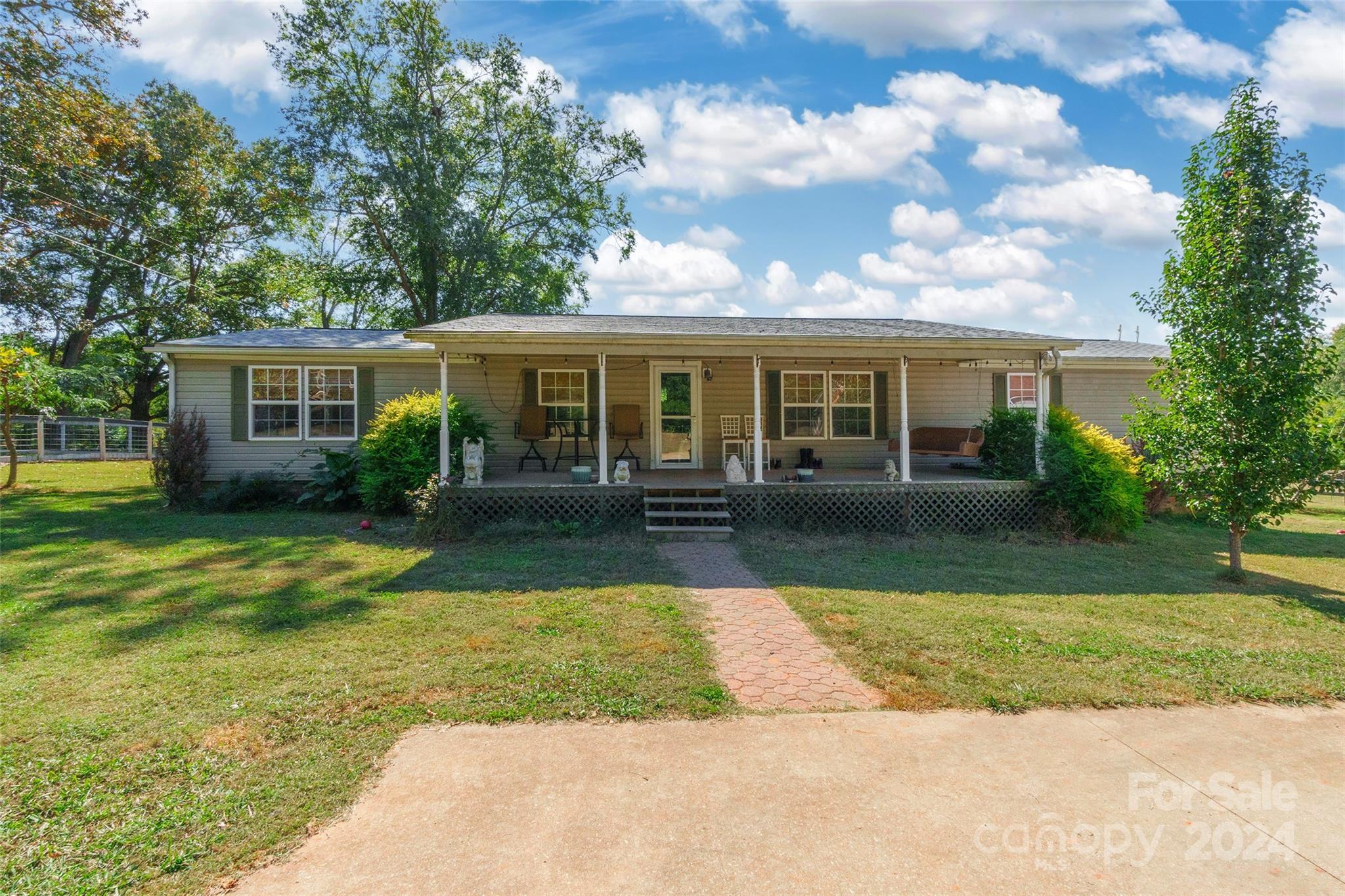 Photo one of 1294 Wayfield Rd Clover SC 29710 | MLS 4081873