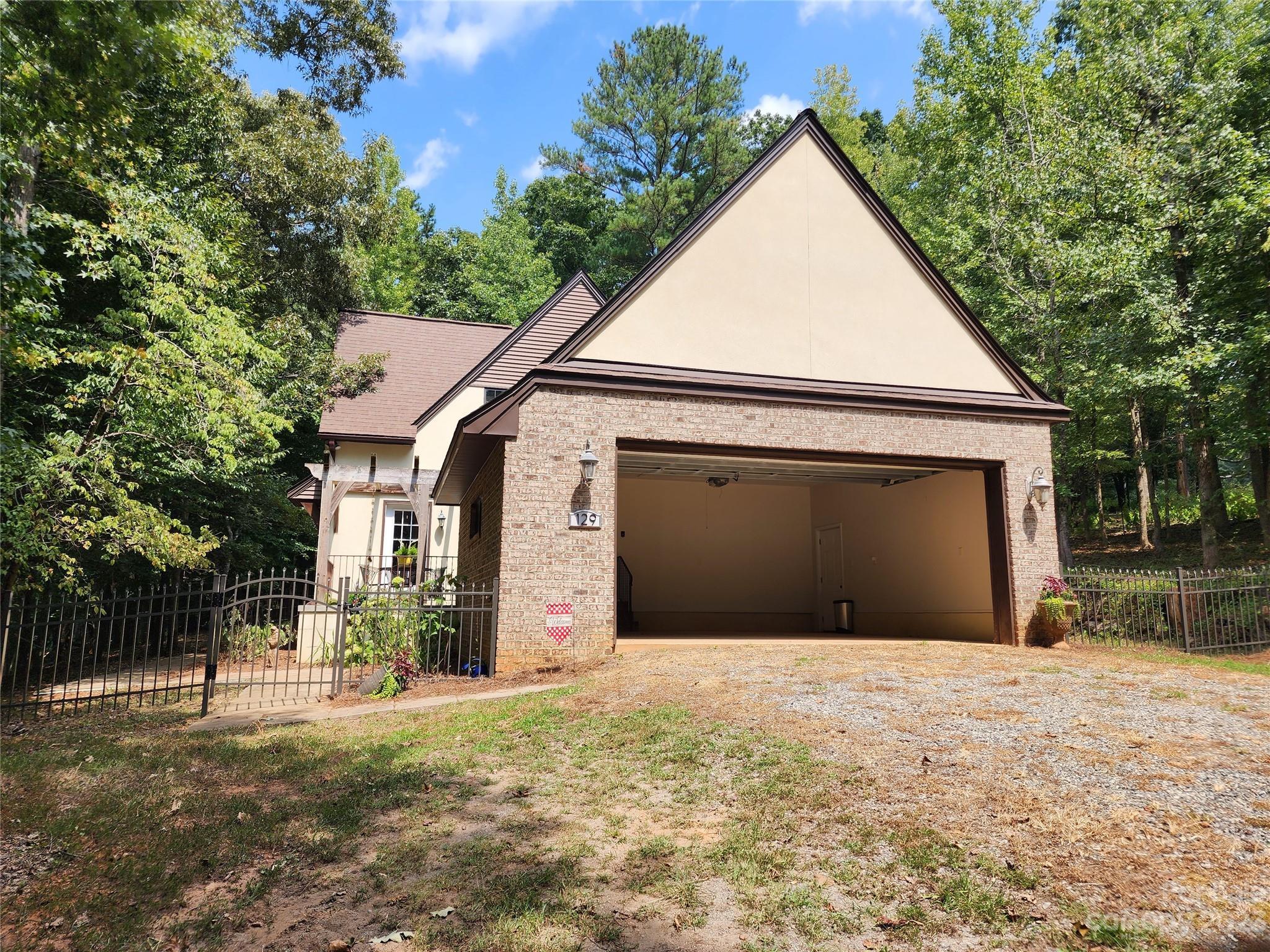 Photo one of 129 Idlebrook Rd Statesville NC 28677 | MLS 4086416