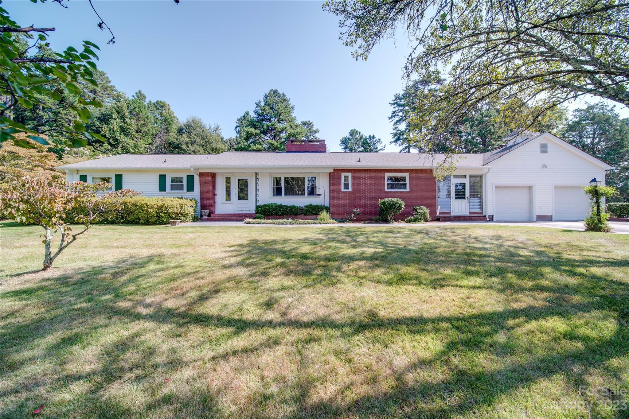 Photo one of 1111 Stanley Lucia Rd Mount Holly NC 28120 | MLS 4097348