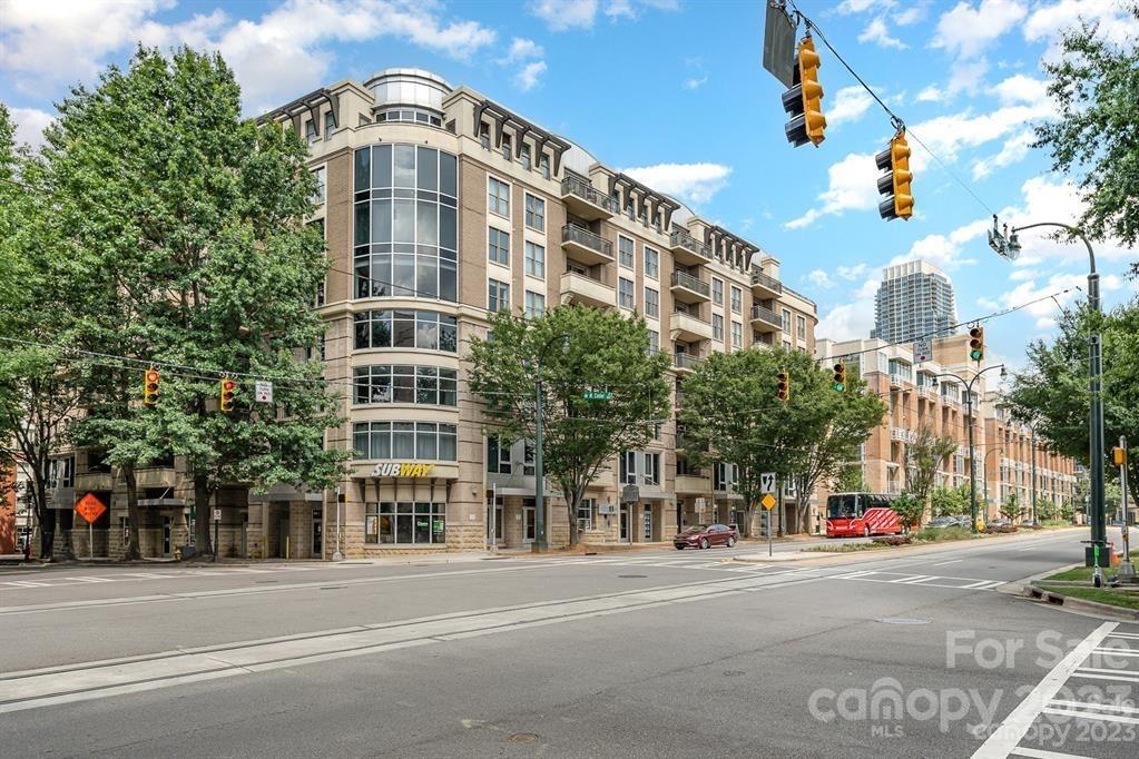 Photo one of 718 Trade St # 707 Charlotte NC 28202 | MLS 4099975